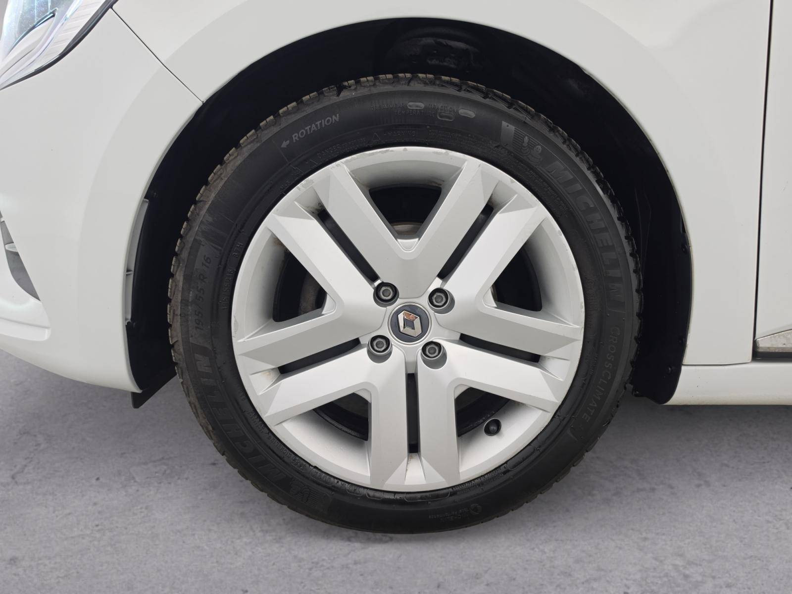 Vente en ligne Renault Clio 5 Clio TCe 90 - 21N au prix de 12 490 €