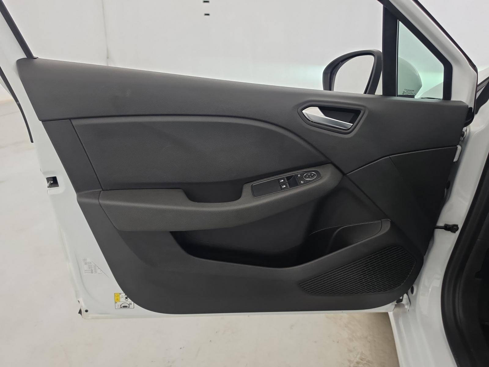 Vente en ligne Renault Clio 5 Clio TCe 90 - 21N au prix de 12 490 €