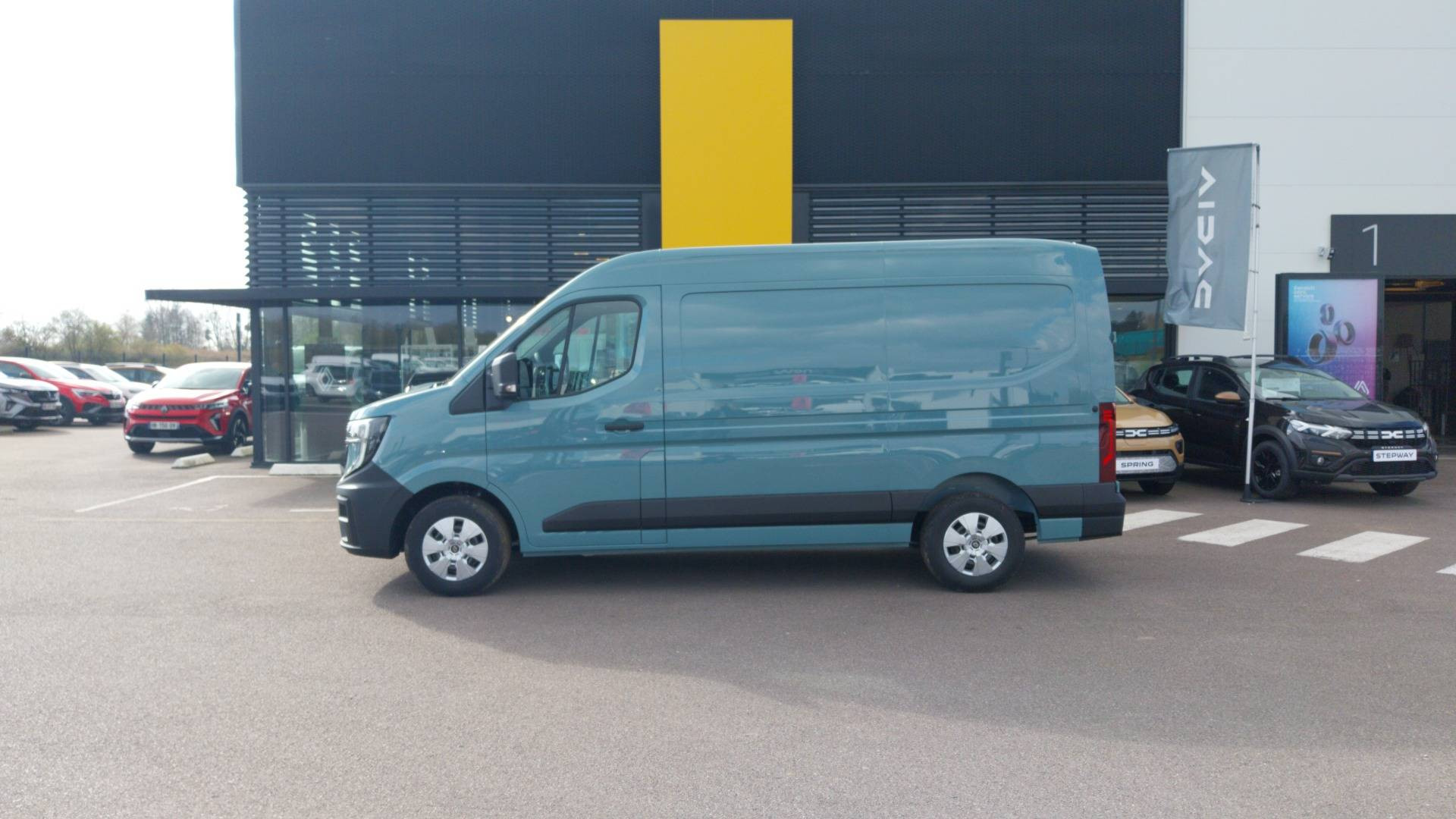Vente en ligne Renault Master E-Tech MASTER ELECTRIQUE FGN L2H2 3T5 GRANDE AUTONOMIE au prix de 49 491 €