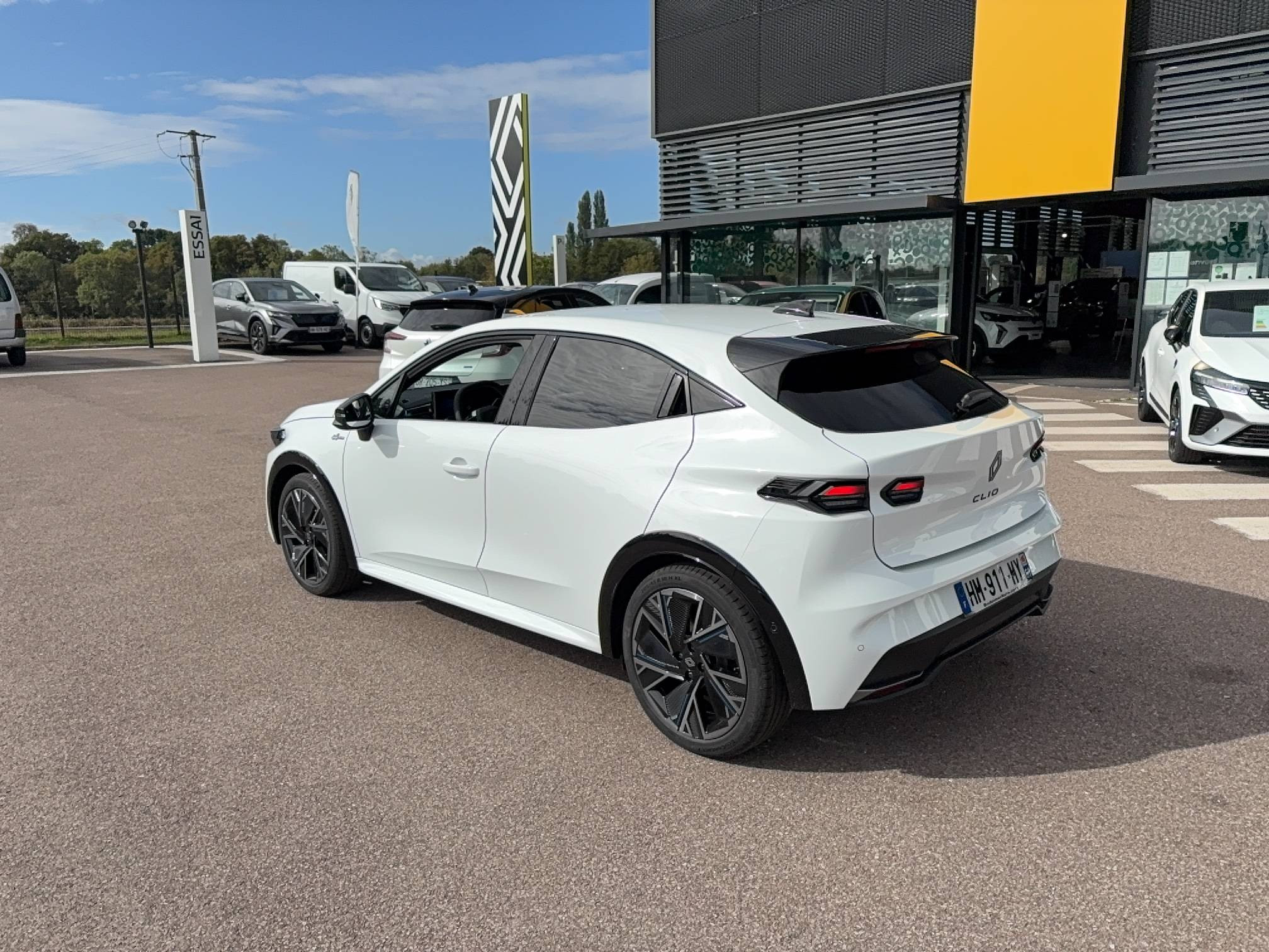 Vente en ligne Renault Clio 6 Clio Eco-G 120 ch EDC au prix de 28 100 €