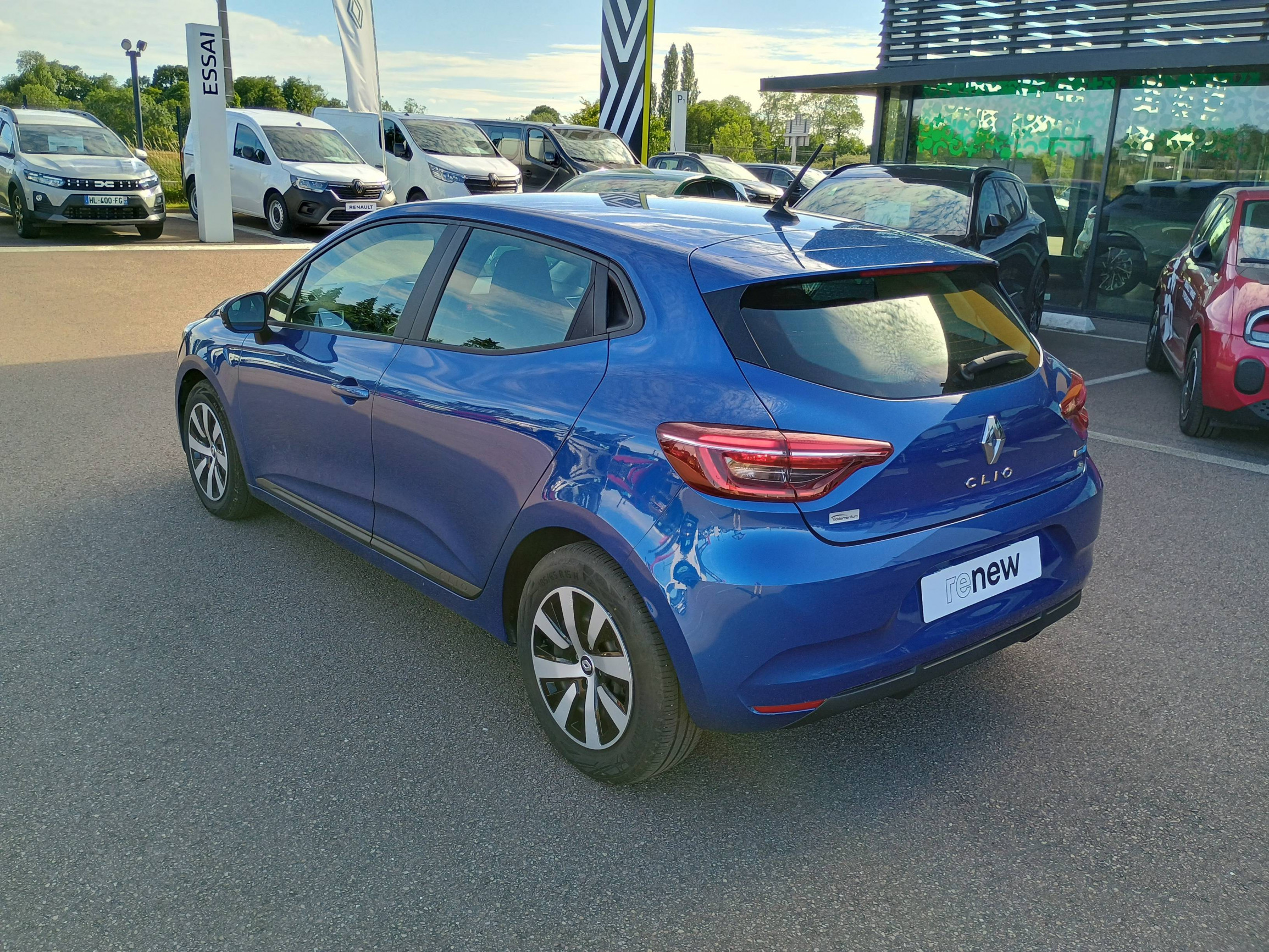 Vente en ligne Renault Clio 5 Clio E-Tech full hybrid 145 au prix de 15 991 €