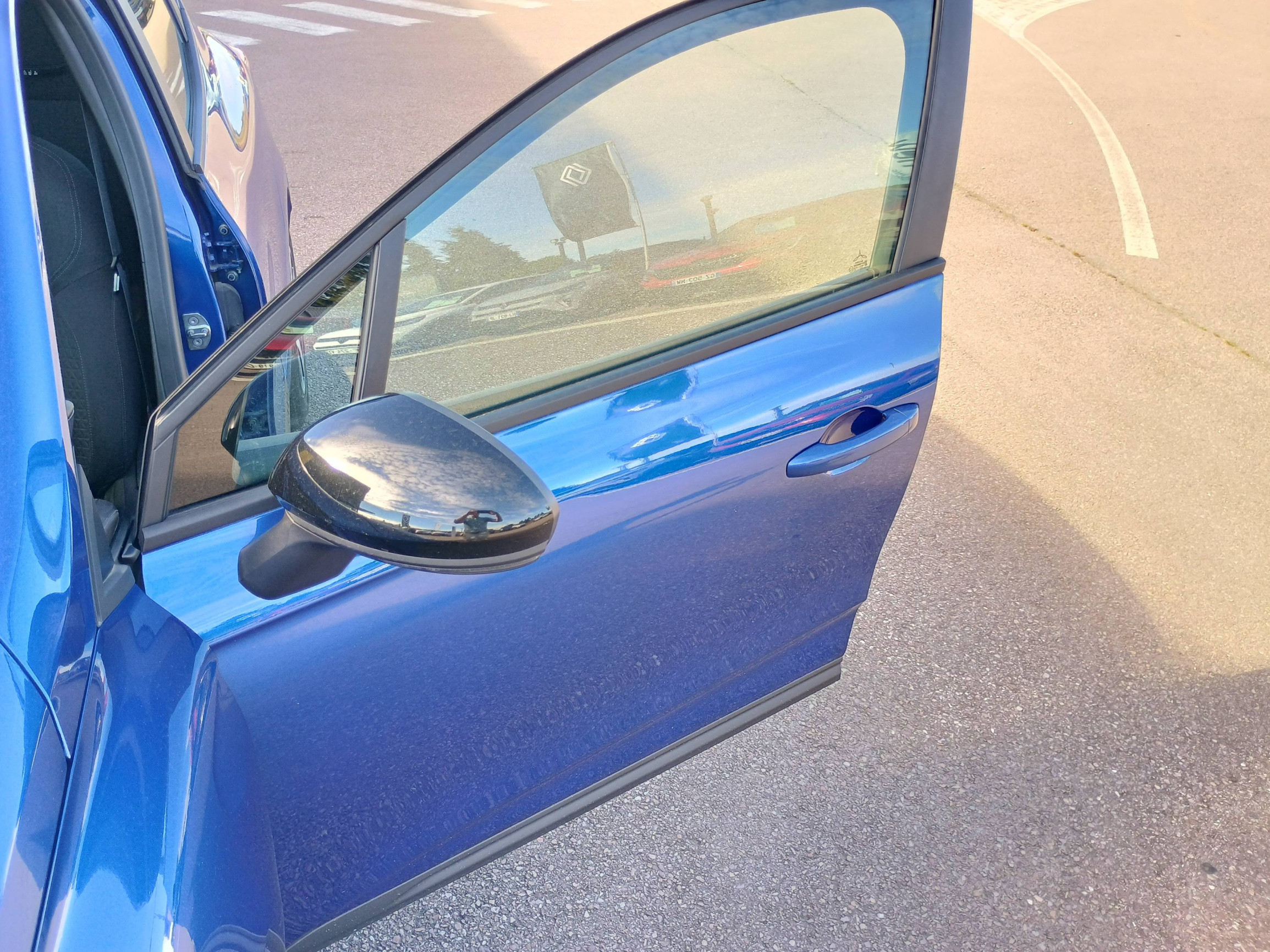 Vente en ligne Renault Clio 5 Clio E-Tech full hybrid 145 au prix de 15 991 €
