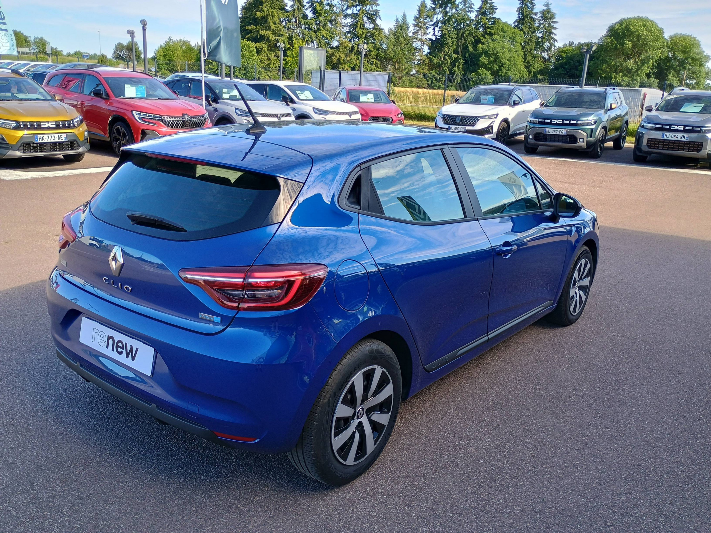 Vente en ligne Renault Clio 5 Clio E-Tech full hybrid 145 au prix de 15 991 €