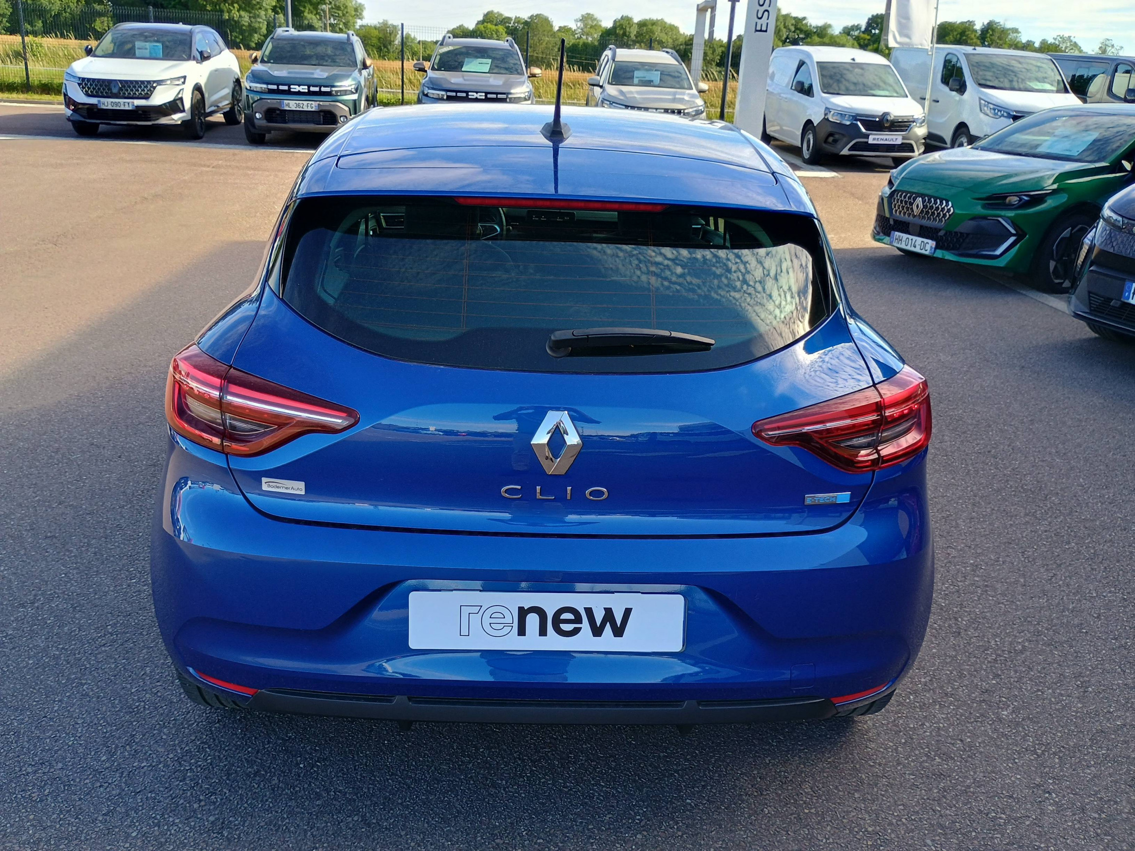 Vente en ligne Renault Clio 5 Clio E-Tech full hybrid 145 au prix de 15 991 €