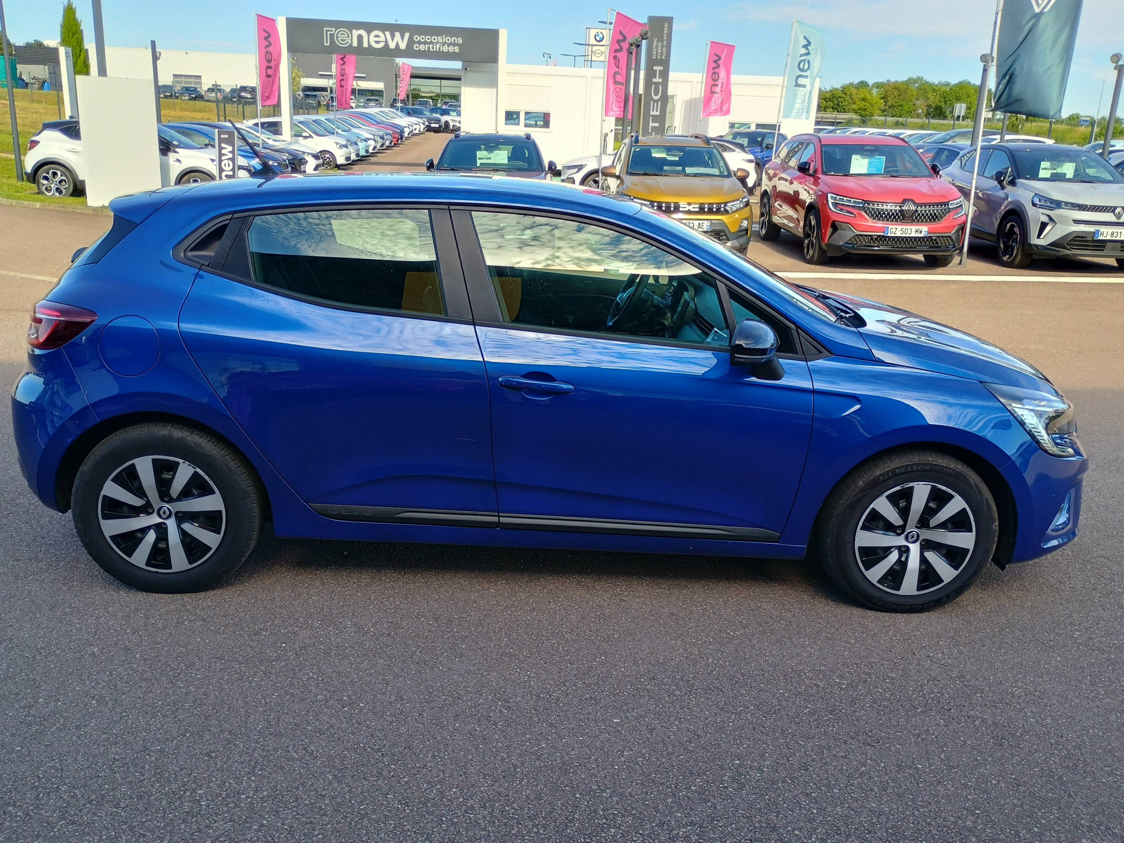 Vente en ligne Renault Clio 5 Clio E-Tech full hybrid 145 au prix de 15 991 €