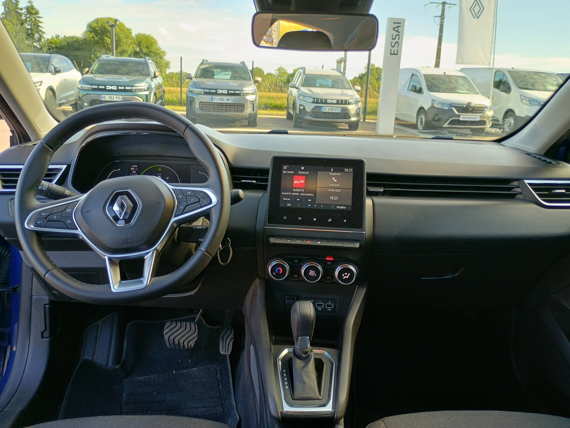 Vente en ligne Renault Clio 5 Clio E-Tech full hybrid 145 au prix de 15 991 €
