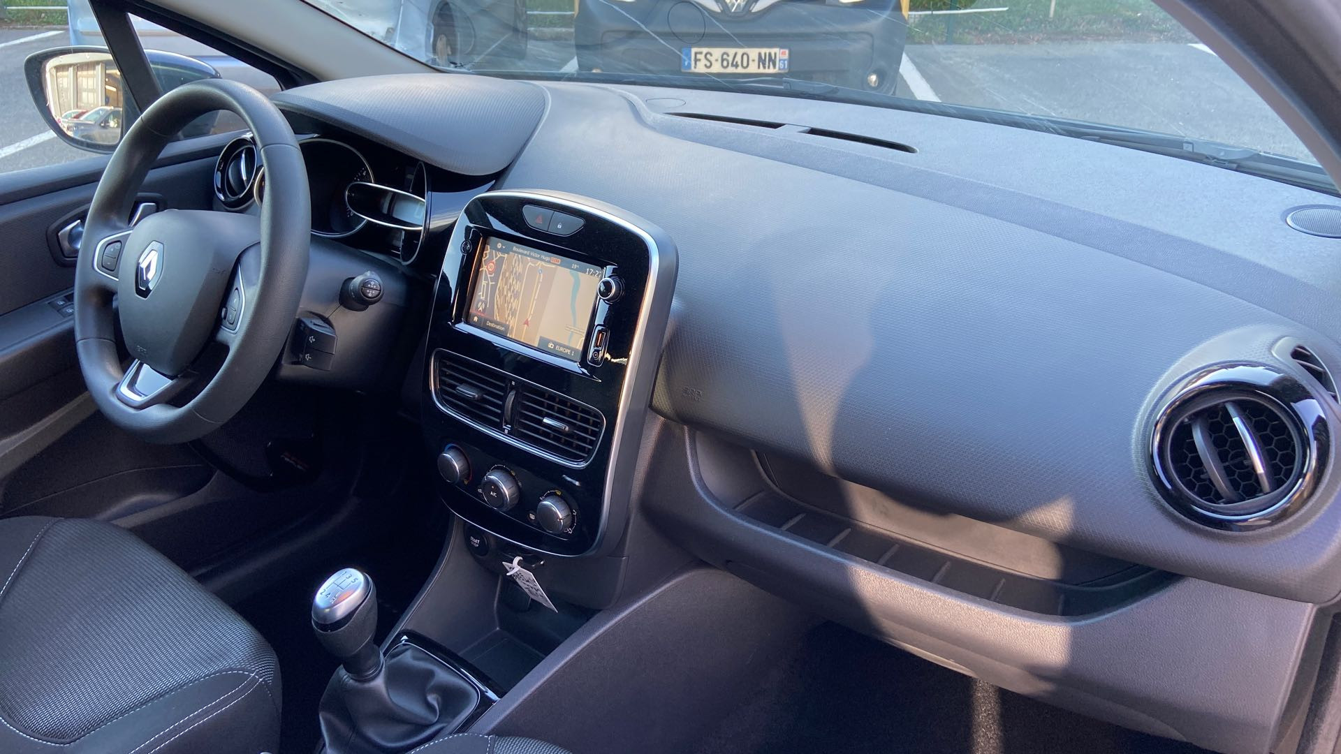 Vente en ligne Renault Clio 4 Clio TCe 90 - 19 au prix de 12 000 €