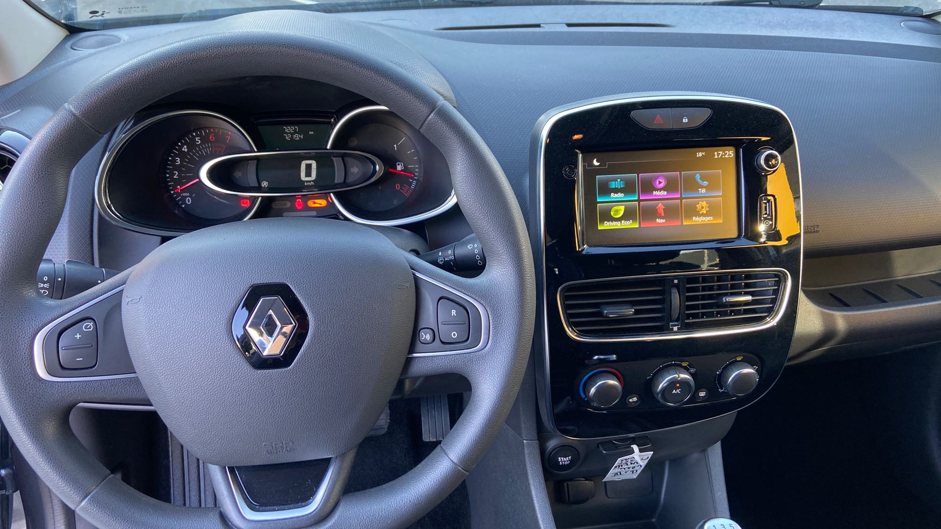 Vente en ligne Renault Clio 4 Clio TCe 90 - 19 au prix de 12 000 €