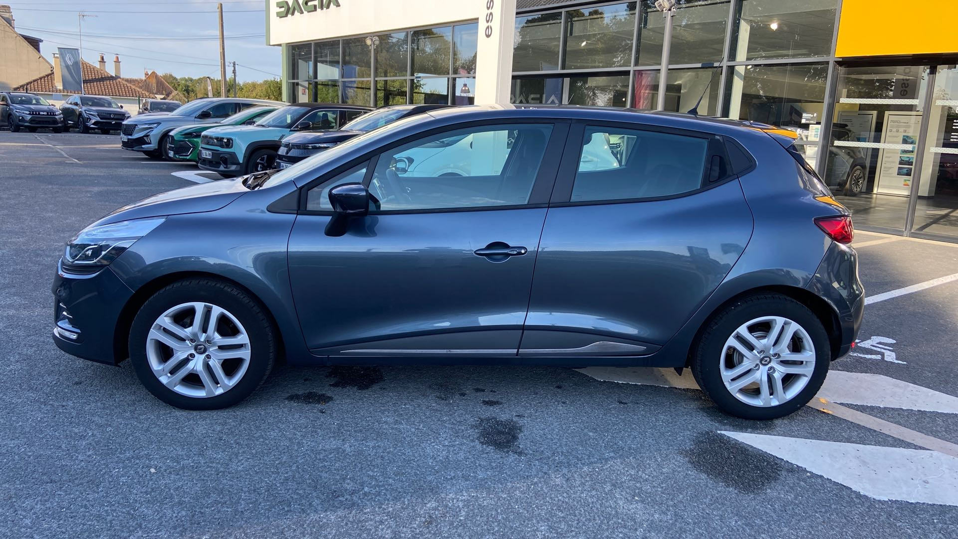 Vente en ligne Renault Clio 4 Clio TCe 90 - 19 au prix de 12 000 €