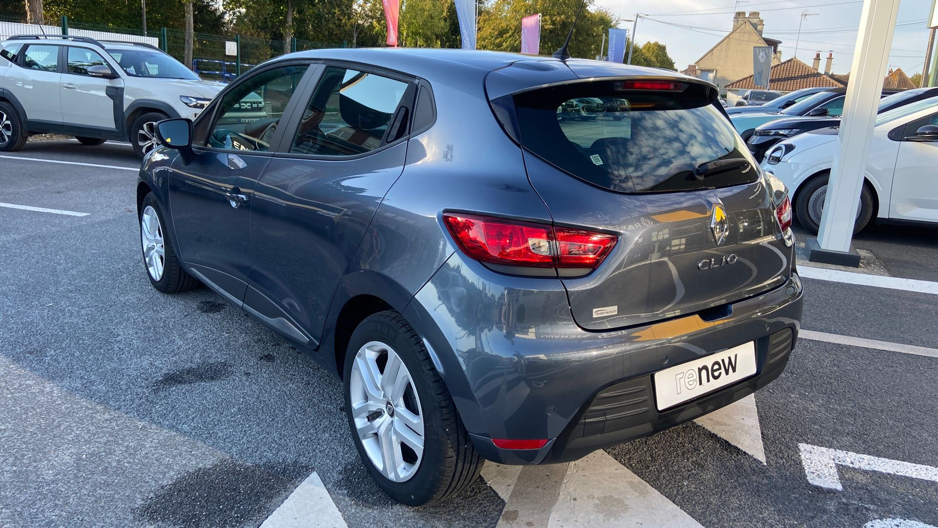Vente en ligne Renault Clio 4 Clio TCe 90 - 19 au prix de 12 000 €
