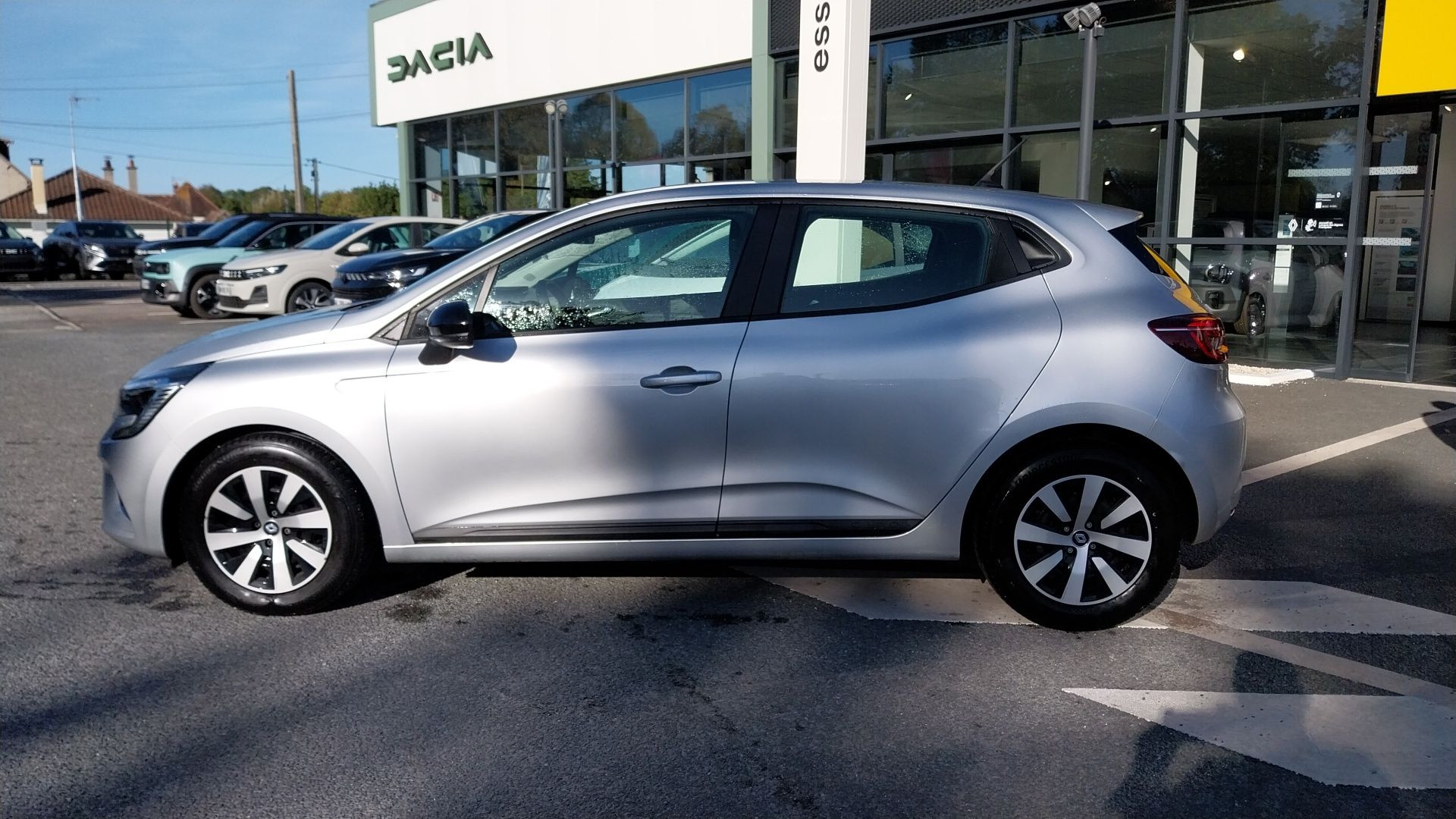 Vente en ligne Renault Clio 5 Clio TCe 90 au prix de 13 600 €