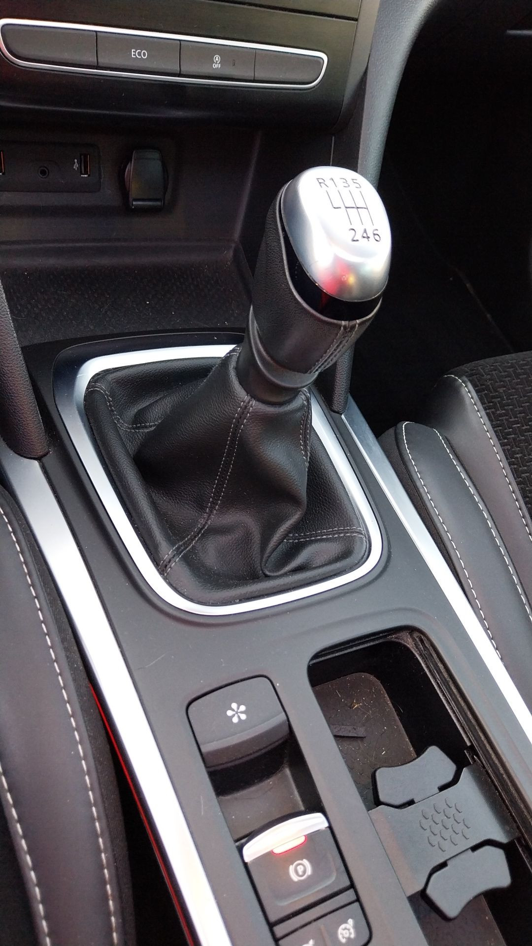 Vente en ligne Renault Megane 4 Mégane IV Berline TCe 140 FAP au prix de 16 200 €