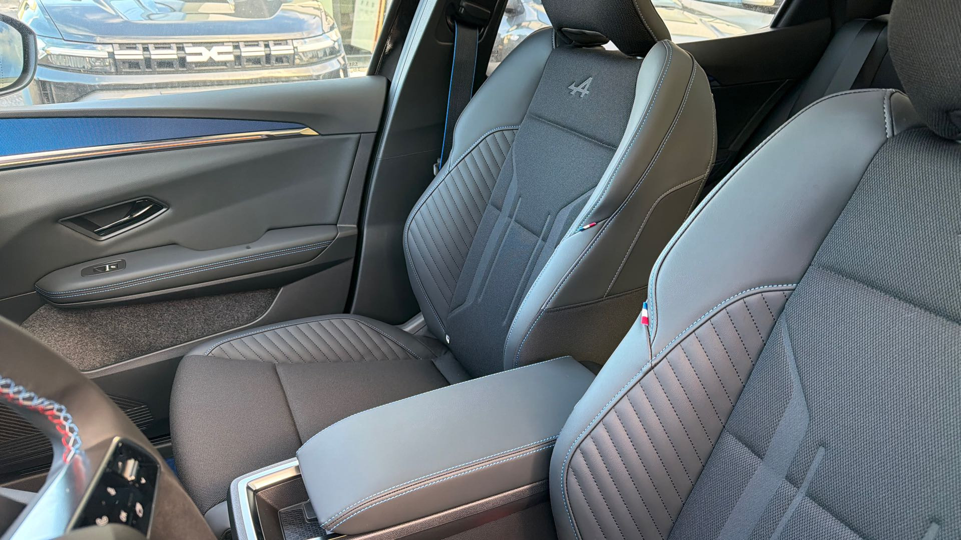 Vente en ligne Renault Scenic E-Tech Scenic E-Tech électrique 220 ch grande autonomie au prix de 46 990 €
