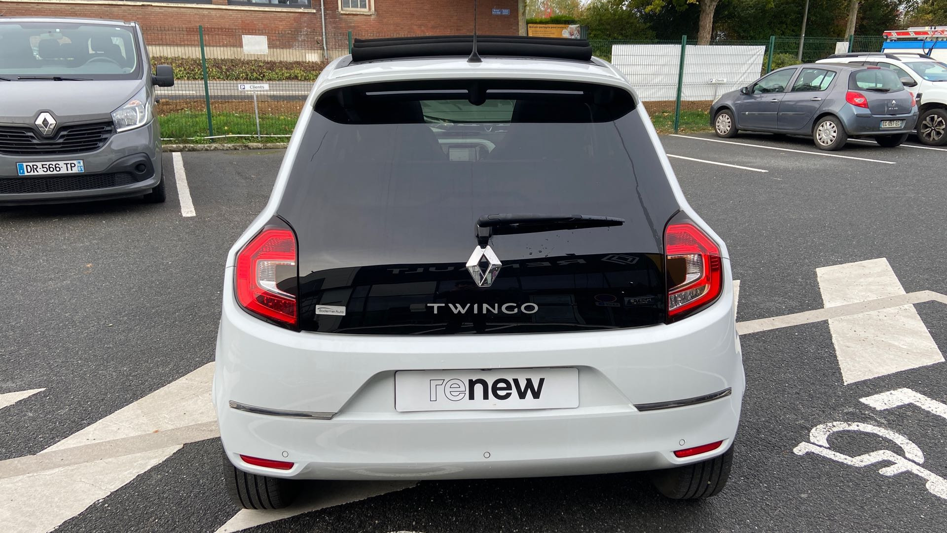 Vente en ligne Renault Twingo Electrique Twingo III E-Tech au prix de 15 000 €