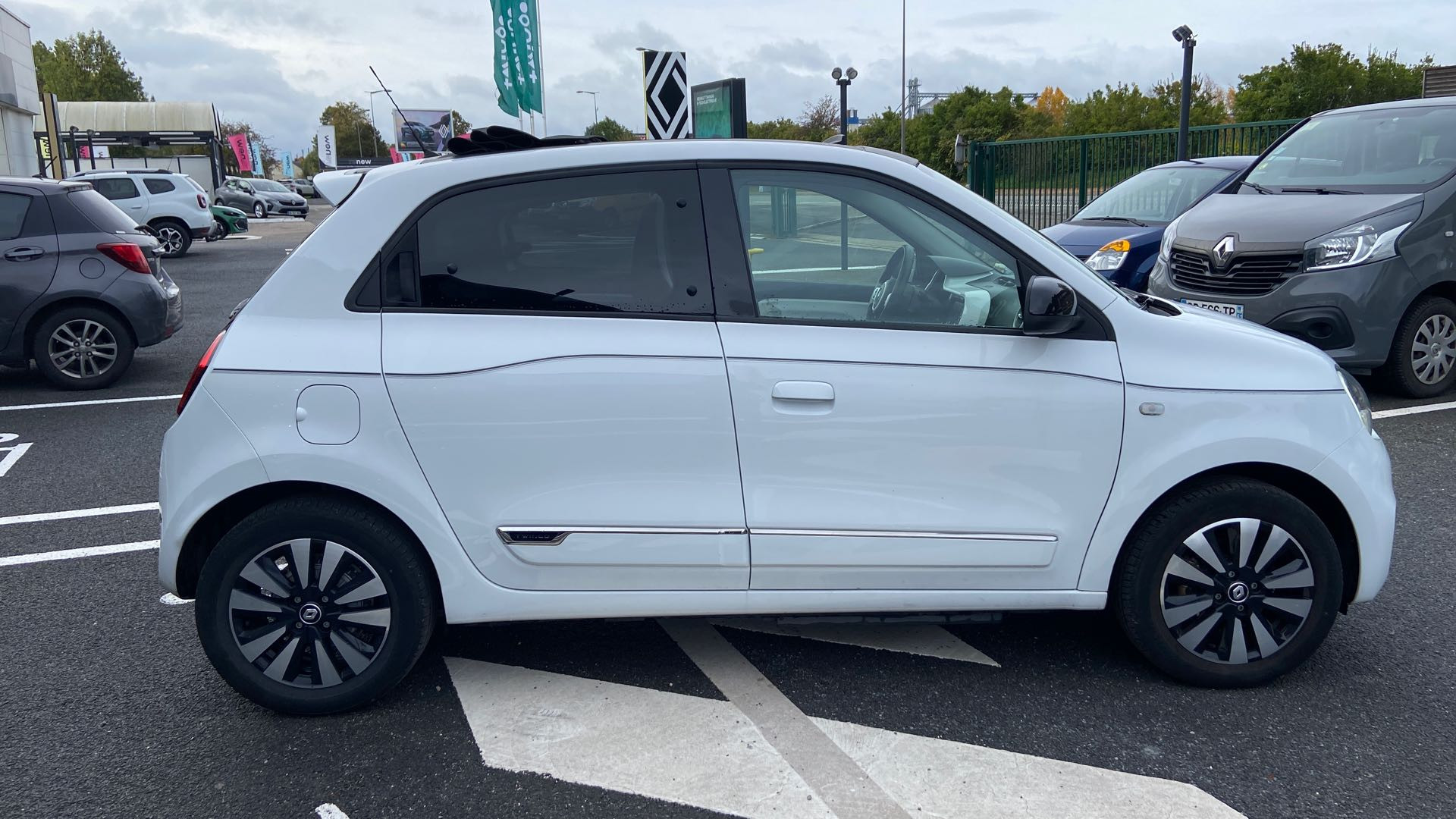 Vente en ligne Renault Twingo Electrique Twingo III E-Tech au prix de 15 000 €