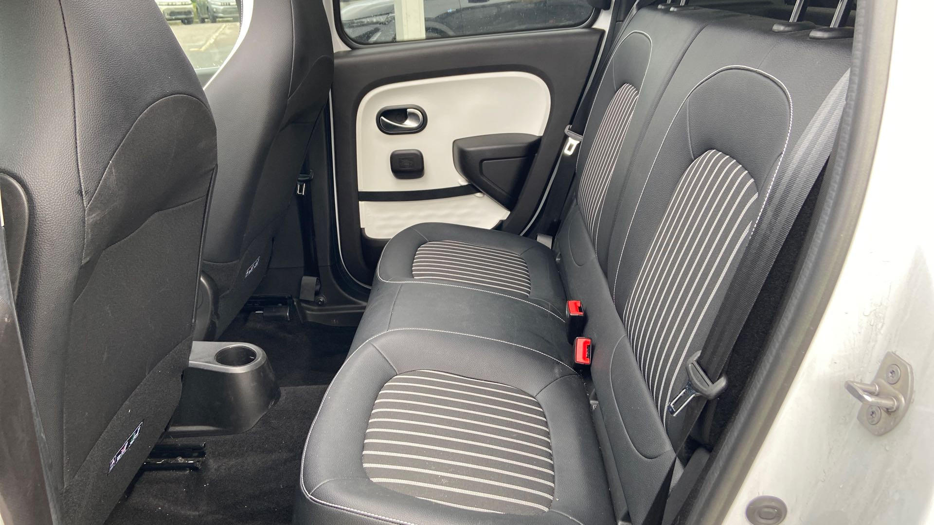 Vente en ligne Renault Twingo Electrique Twingo III E-Tech au prix de 15 000 €