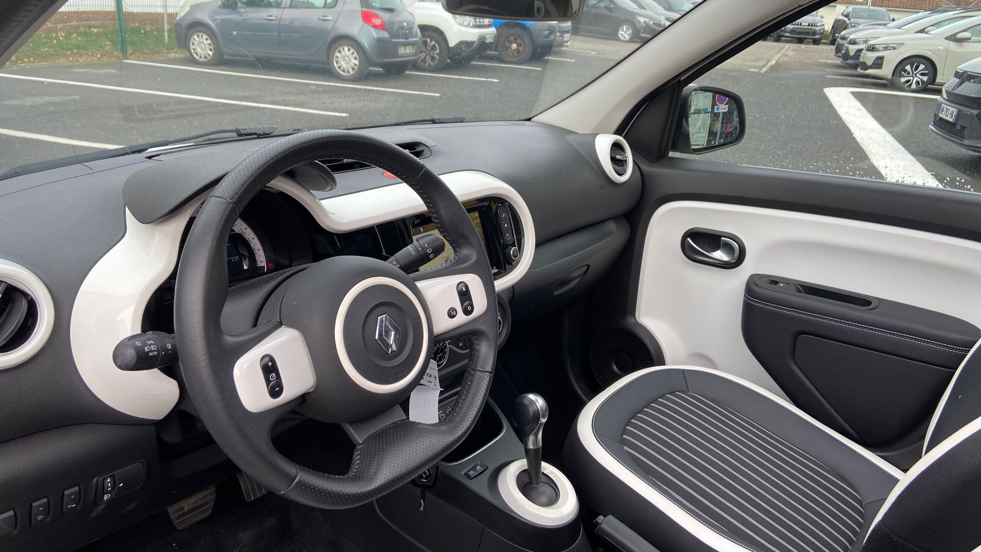 Vente en ligne Renault Twingo Electrique Twingo III E-Tech au prix de 15 000 €