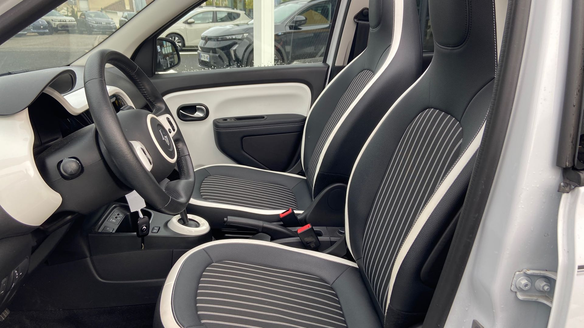 Vente en ligne Renault Twingo Electrique Twingo III E-Tech au prix de 15 000 €