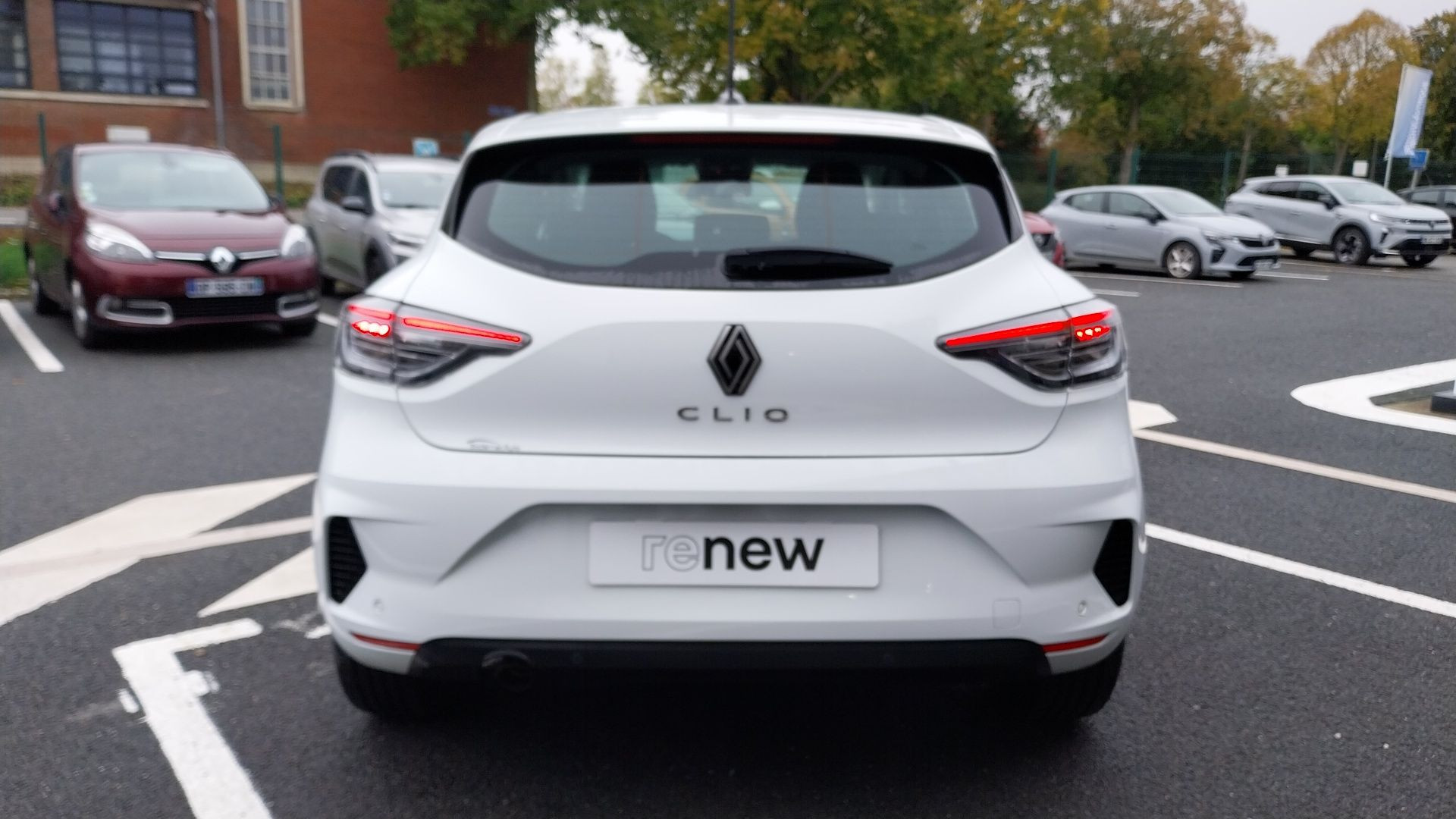 Vente en ligne Renault Clio 5 Clio Eco-G 100 ch GSR2 au prix de 16 590 €