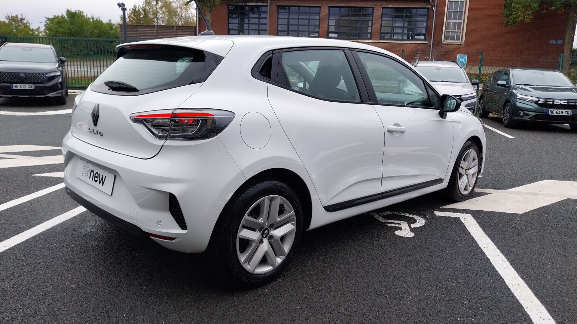 Vente en ligne Renault Clio 5 Clio Eco-G 100 ch GSR2 au prix de 16 590 €