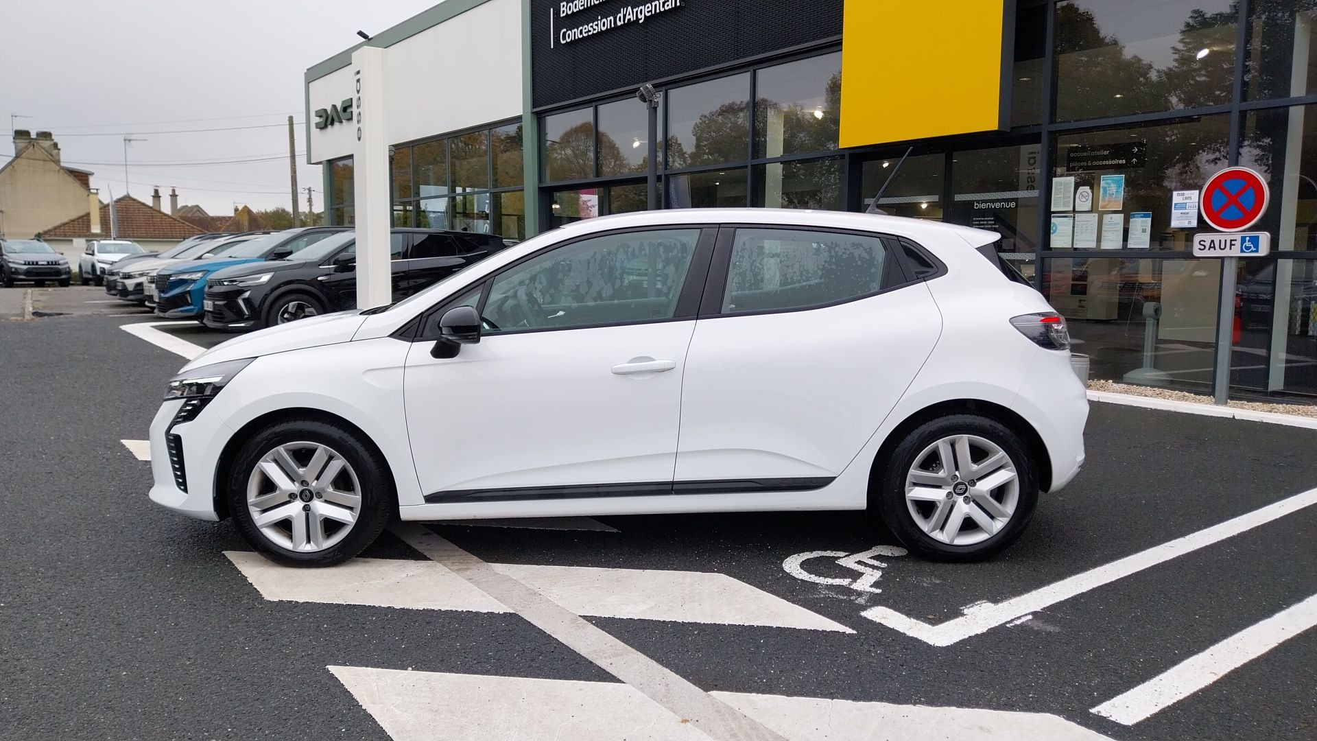 Vente en ligne Renault Clio 5 Clio Eco-G 100 ch GSR2 au prix de 16 590 €