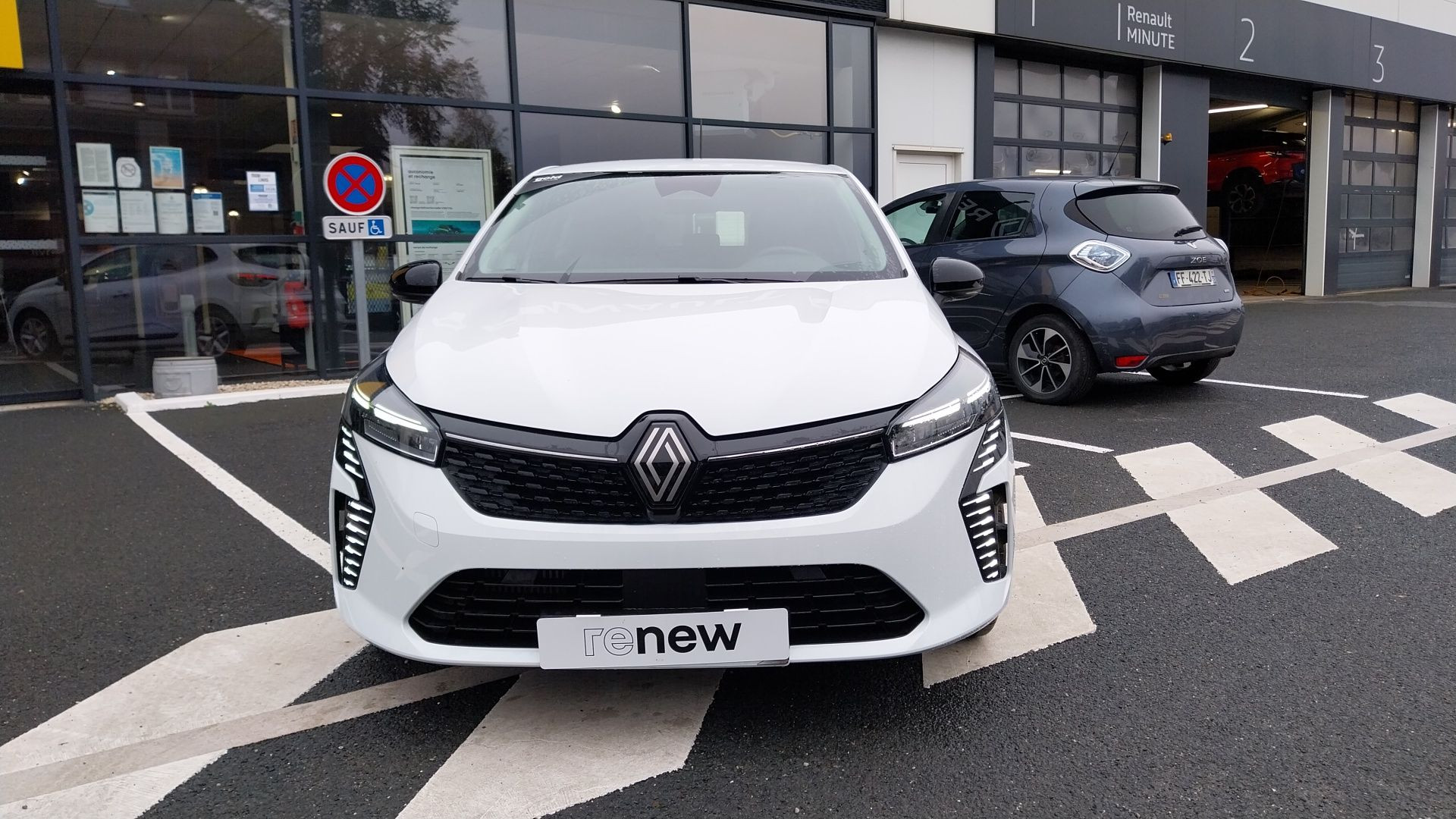Vente en ligne Renault Clio 5 Clio Eco-G 100 ch GSR2 au prix de 16 590 €