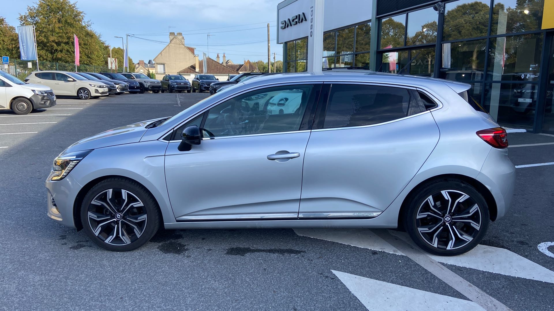 Vente en ligne Renault Clio 5 Clio TCe 90 au prix de 14 000 €