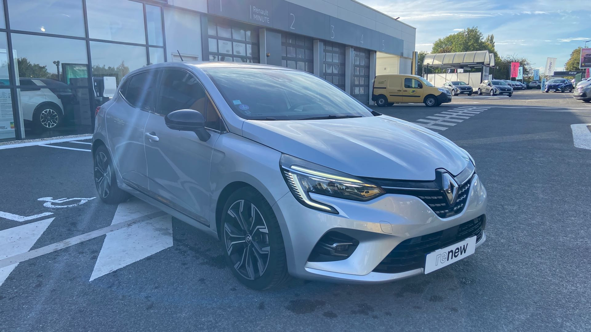 Vente en ligne Renault Clio 5 Clio TCe 90 au prix de 14 000 €