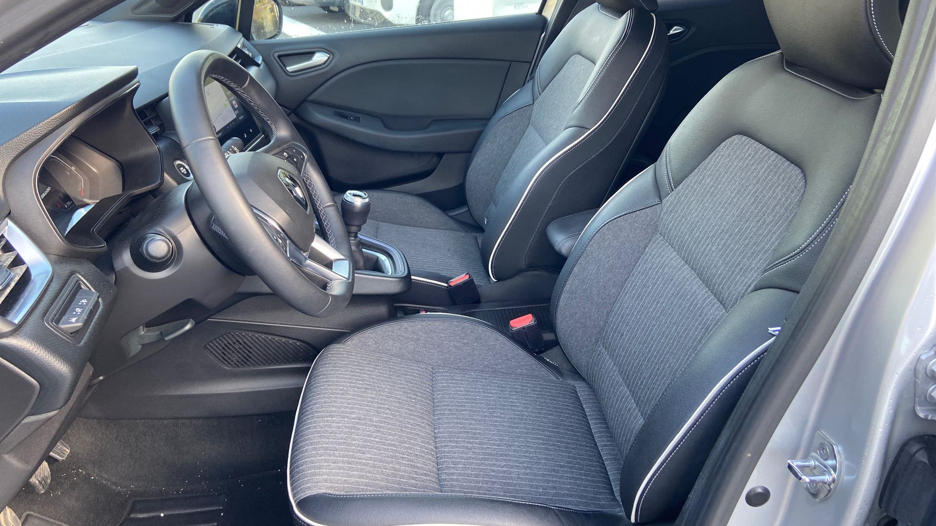 Vente en ligne Renault Clio 5 Clio TCe 90 au prix de 14 000 €