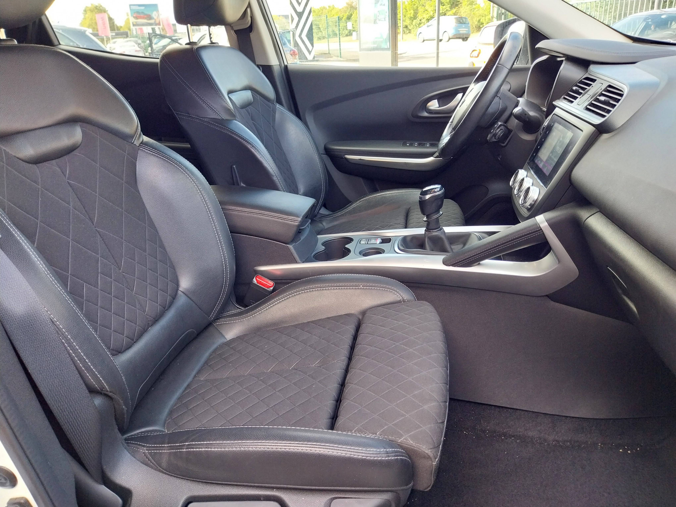 Vente en ligne Renault Kadjar  Blue dCi 115 au prix de 16 800 €