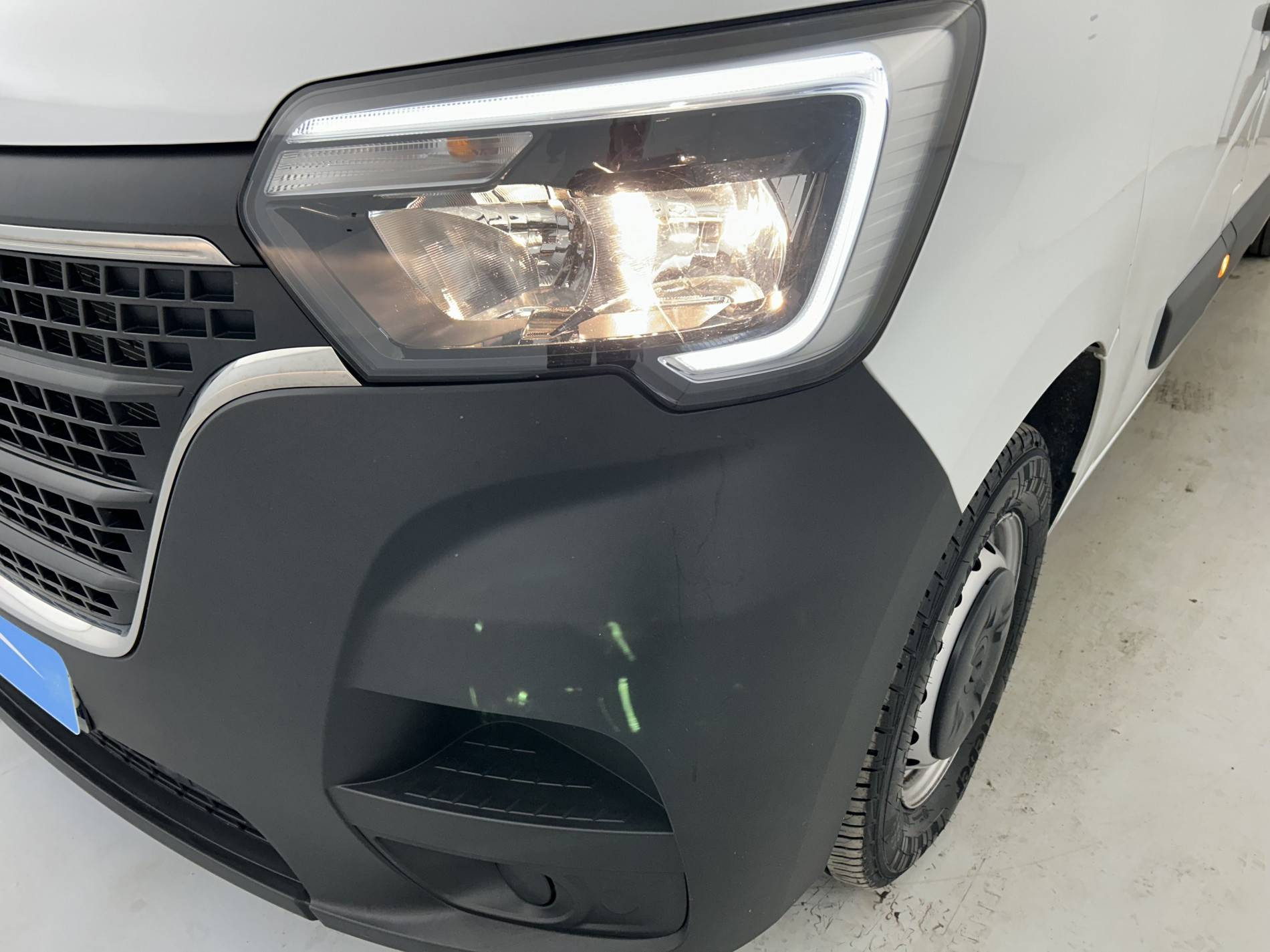 Vente en ligne Renault Master Fourgon MASTER FGN TRAC F3500 L3H3 BLUE DCI 135 au prix de 25 100 €