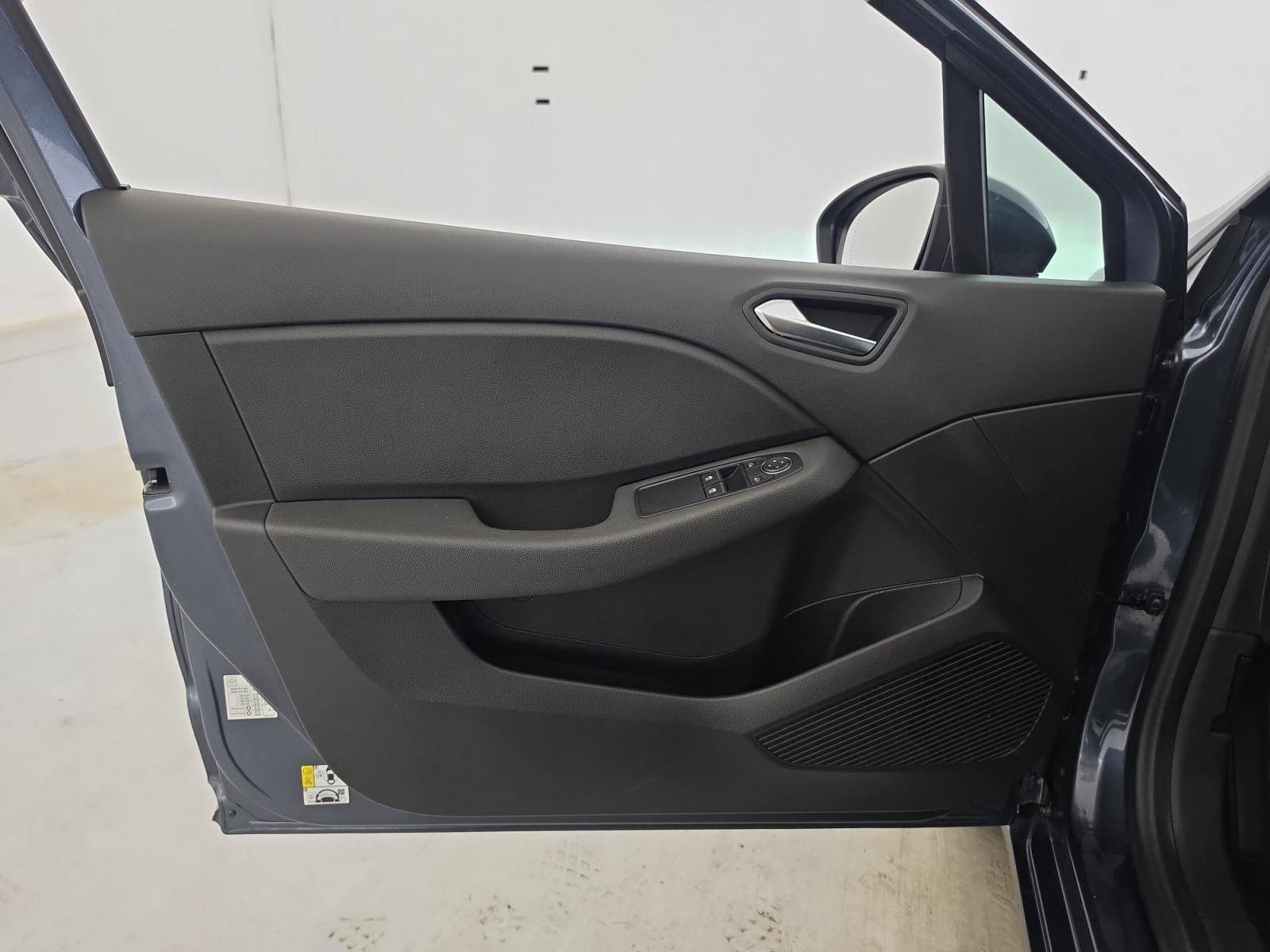 Vente en ligne Renault Clio 5 Clio TCe 90 - 21N au prix de 13 000 €