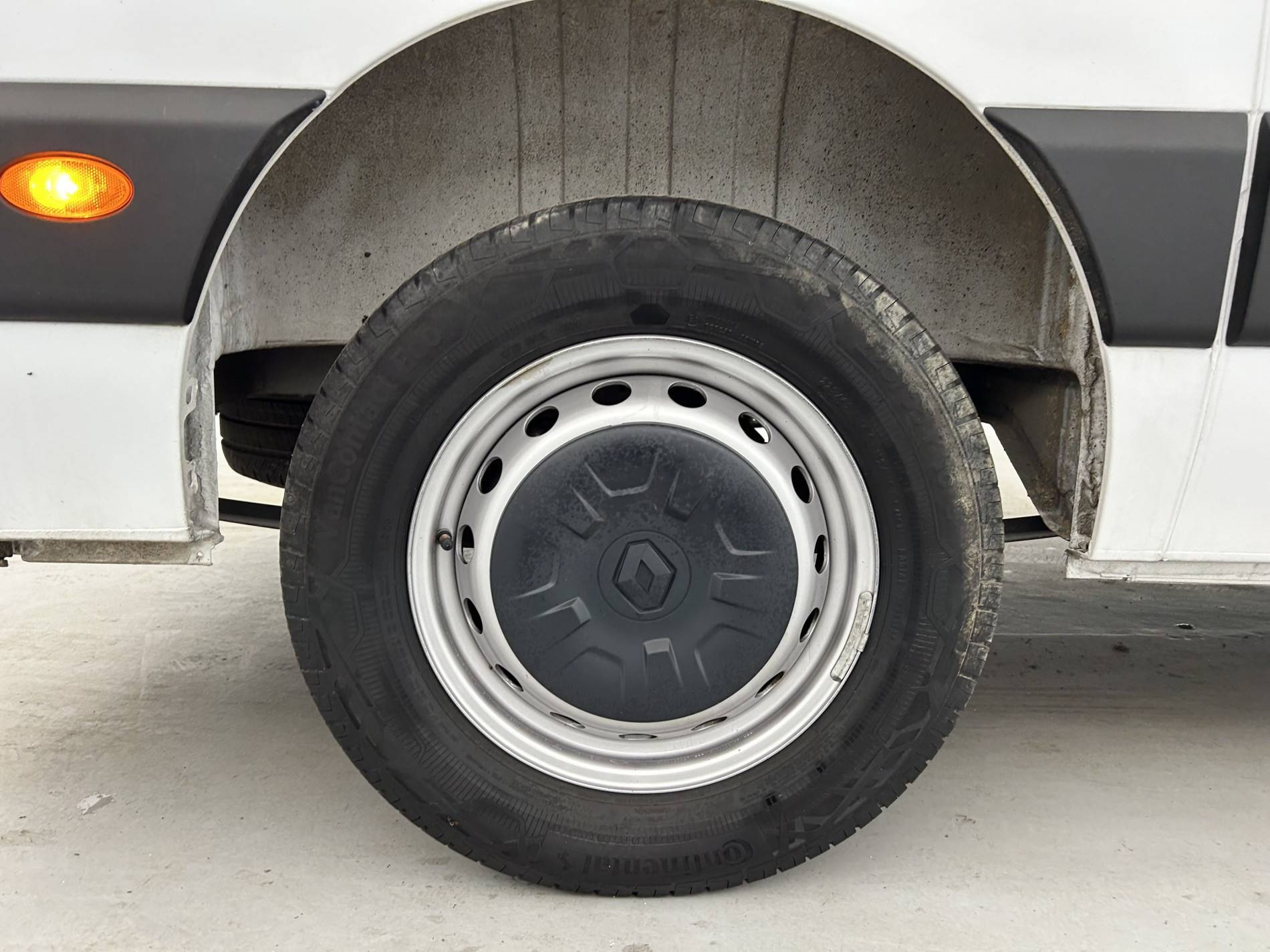 Vente en ligne Renault Master Fourgon MASTER FGN TRAC F3500 L3H3 BLUE DCI 135 au prix de 25 100 €