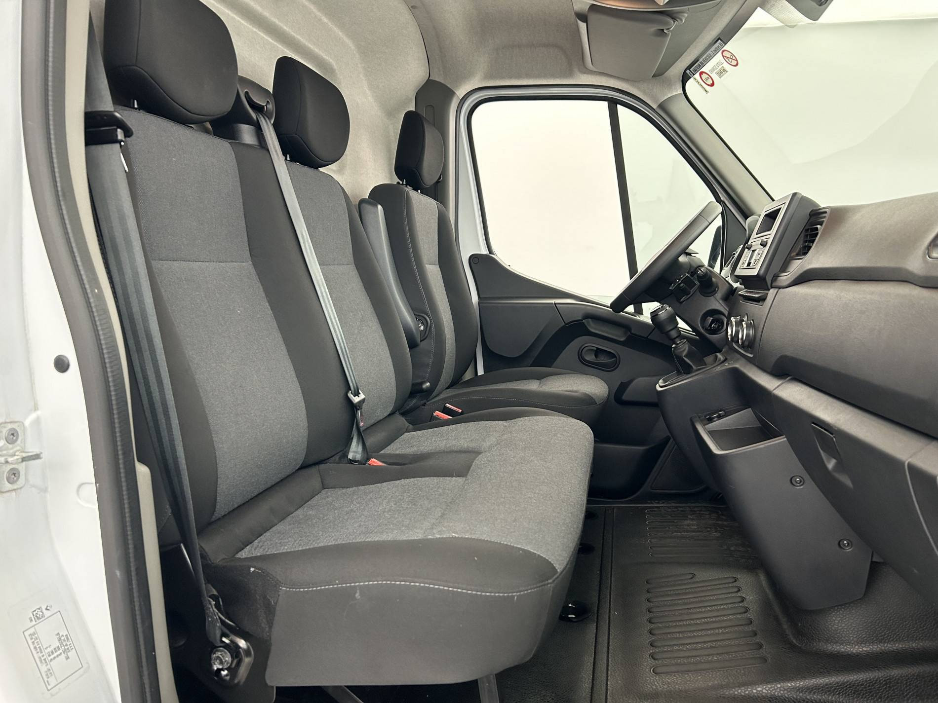 Vente en ligne Renault Master Fourgon MASTER FGN TRAC F3500 L3H3 BLUE DCI 135 au prix de 25 100 €