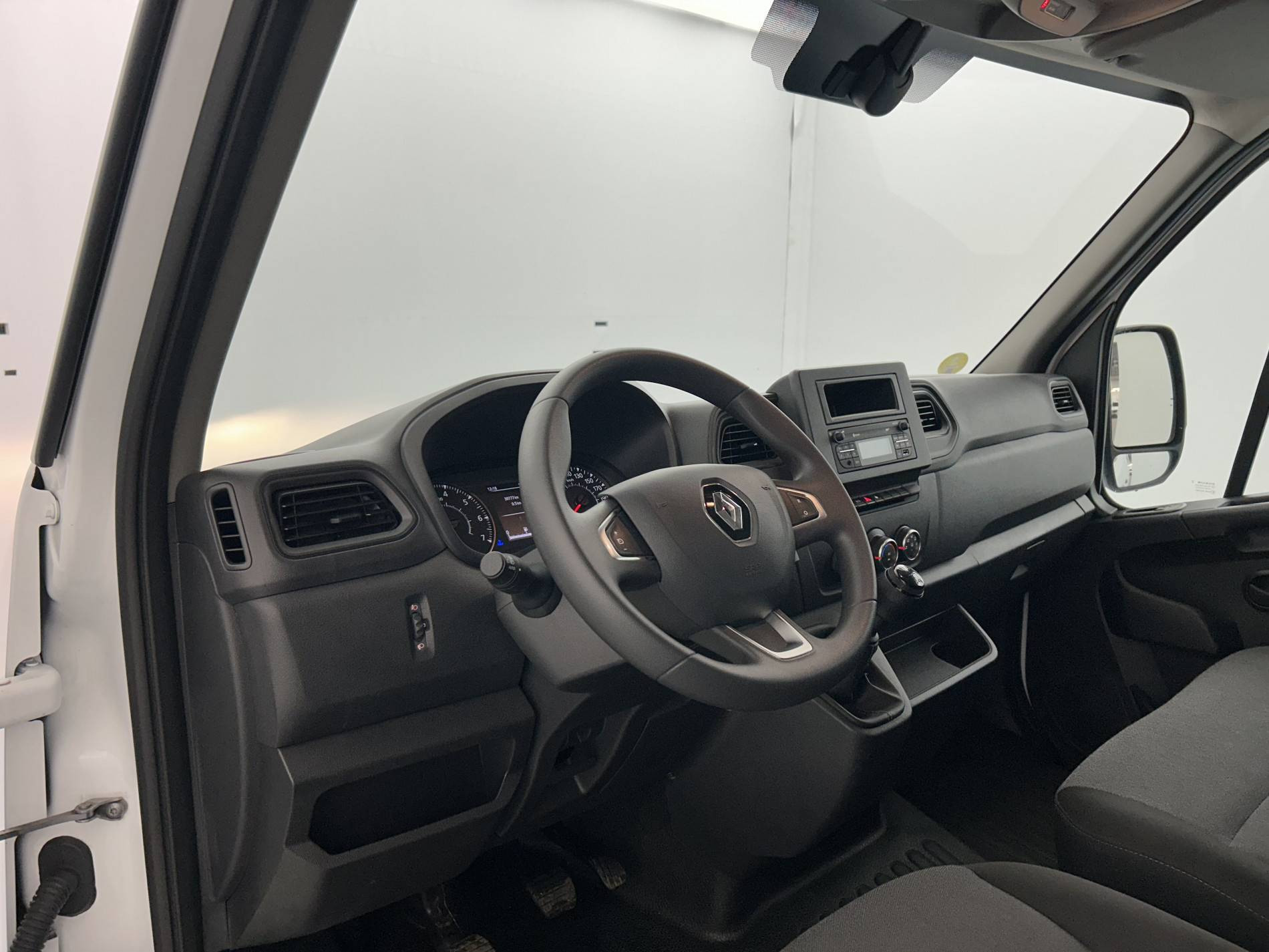 Vente en ligne Renault Master Fourgon MASTER FGN TRAC F3500 L3H3 BLUE DCI 135 au prix de 25 100 €