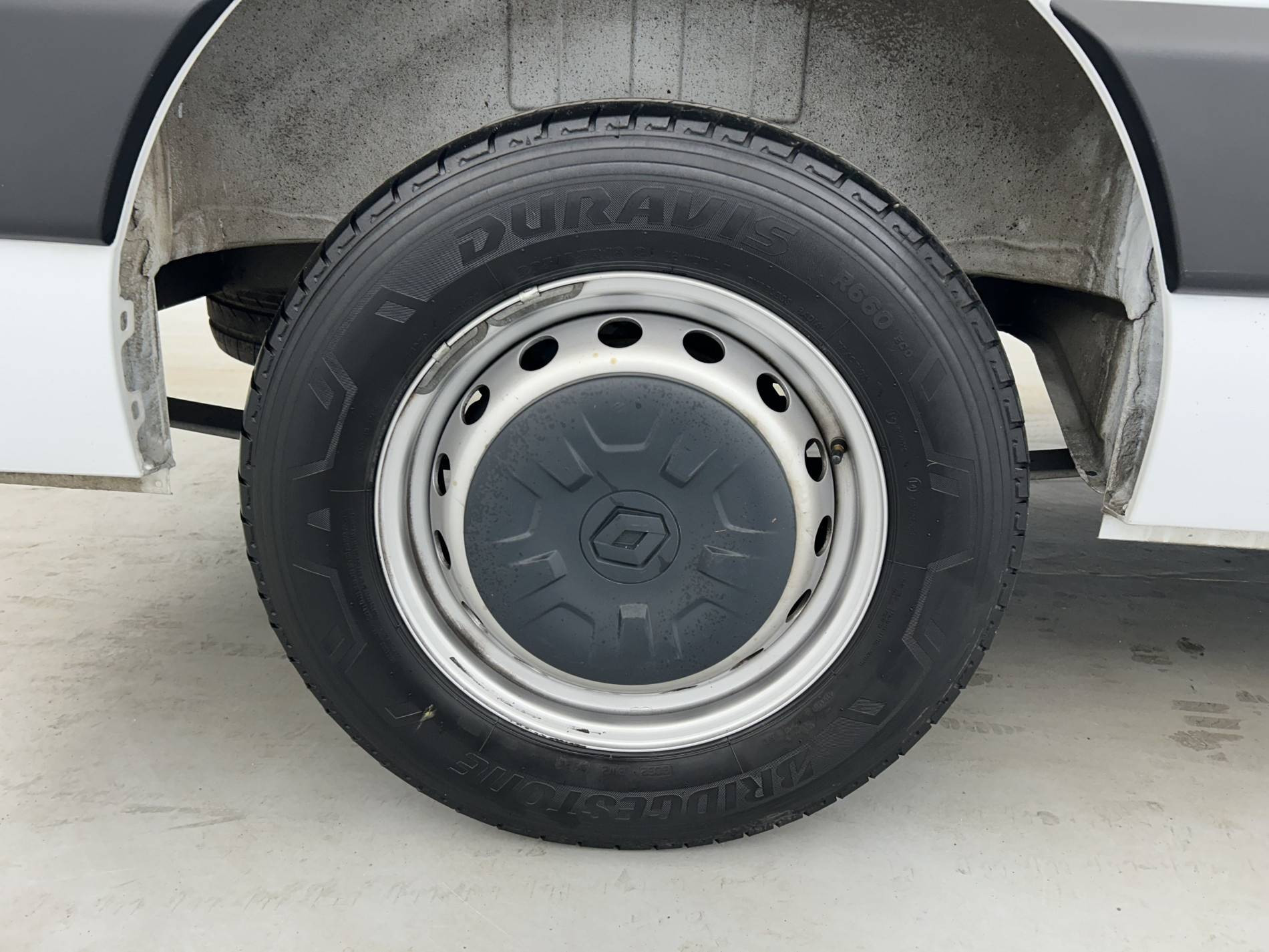 Vente en ligne Renault Master Fourgon MASTER FGN TRAC F3500 L2H2 BLUE DCI 135 au prix de 21 990 €