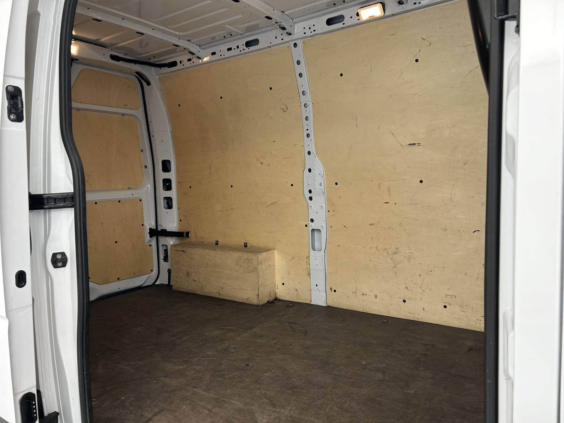 Vente en ligne Renault Master Fourgon MASTER FGN TRAC F3500 L2H2 BLUE DCI 135 au prix de 21 990 €