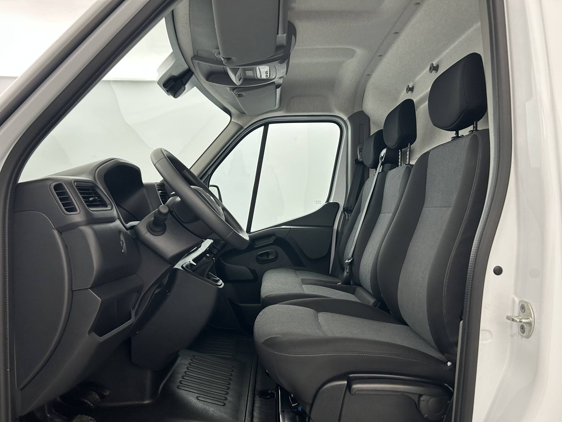 Vente en ligne Renault Master Fourgon MASTER FGN TRAC F3500 L2H2 BLUE DCI 135 au prix de 21 990 €