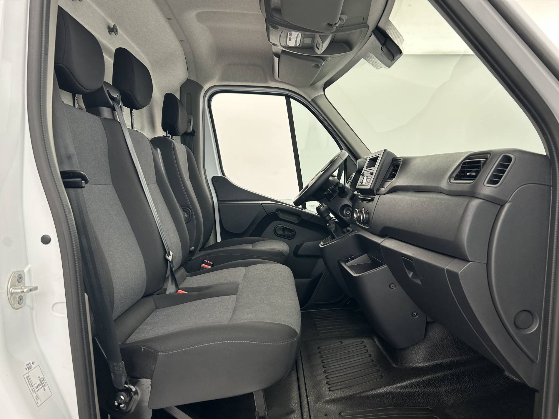 Vente en ligne Renault Master Fourgon MASTER FGN TRAC F3500 L2H2 BLUE DCI 135 au prix de 21 990 €
