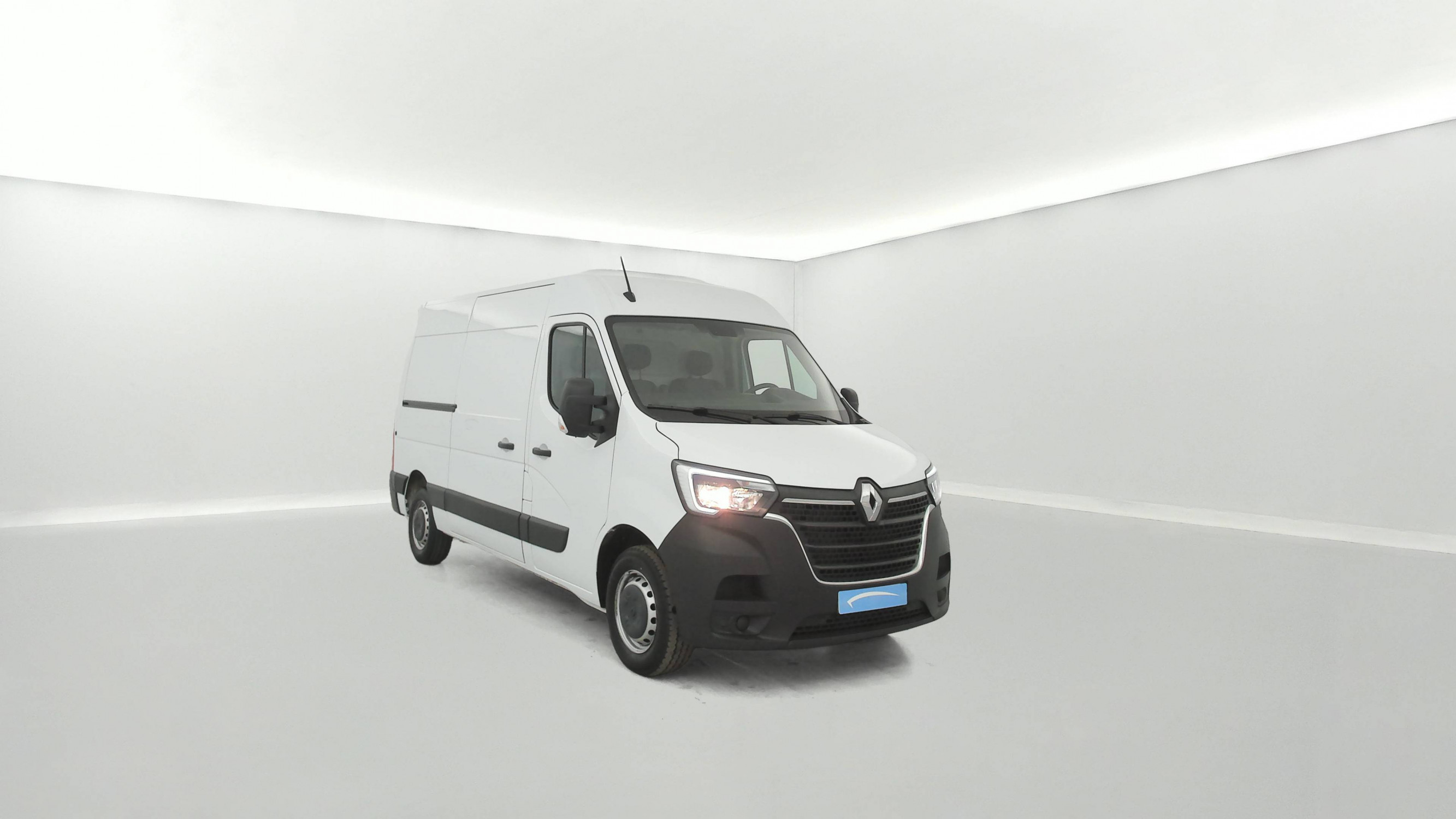 Vente en ligne Renault Master Fourgon MASTER FGN TRAC F3500 L2H2 BLUE DCI 135 au prix de 21 990 €