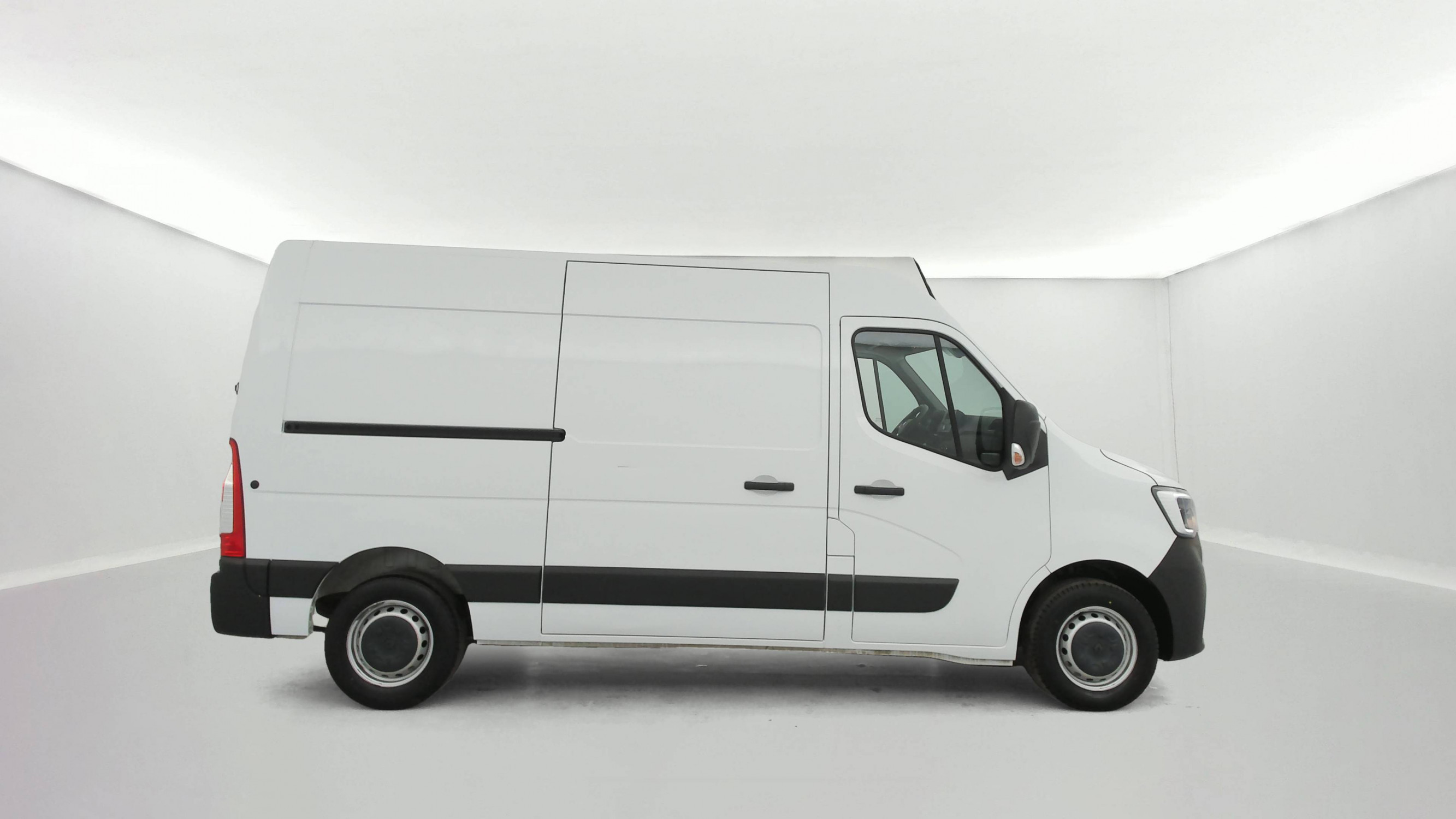 Vente en ligne Renault Master Fourgon MASTER FGN TRAC F3500 L2H2 BLUE DCI 135 au prix de 21 990 €