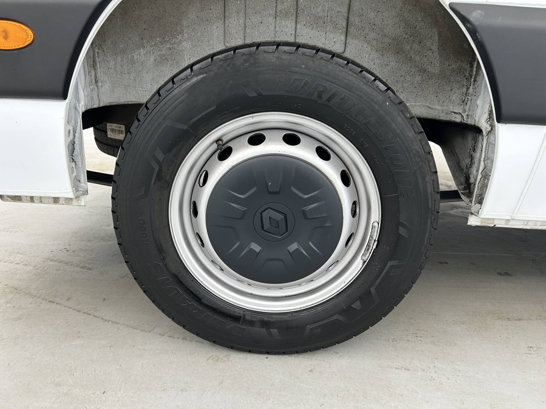Vente en ligne Renault Master Fourgon MASTER FGN TRAC F3500 L3H3 BLUE DCI 135 au prix de 23 500 €