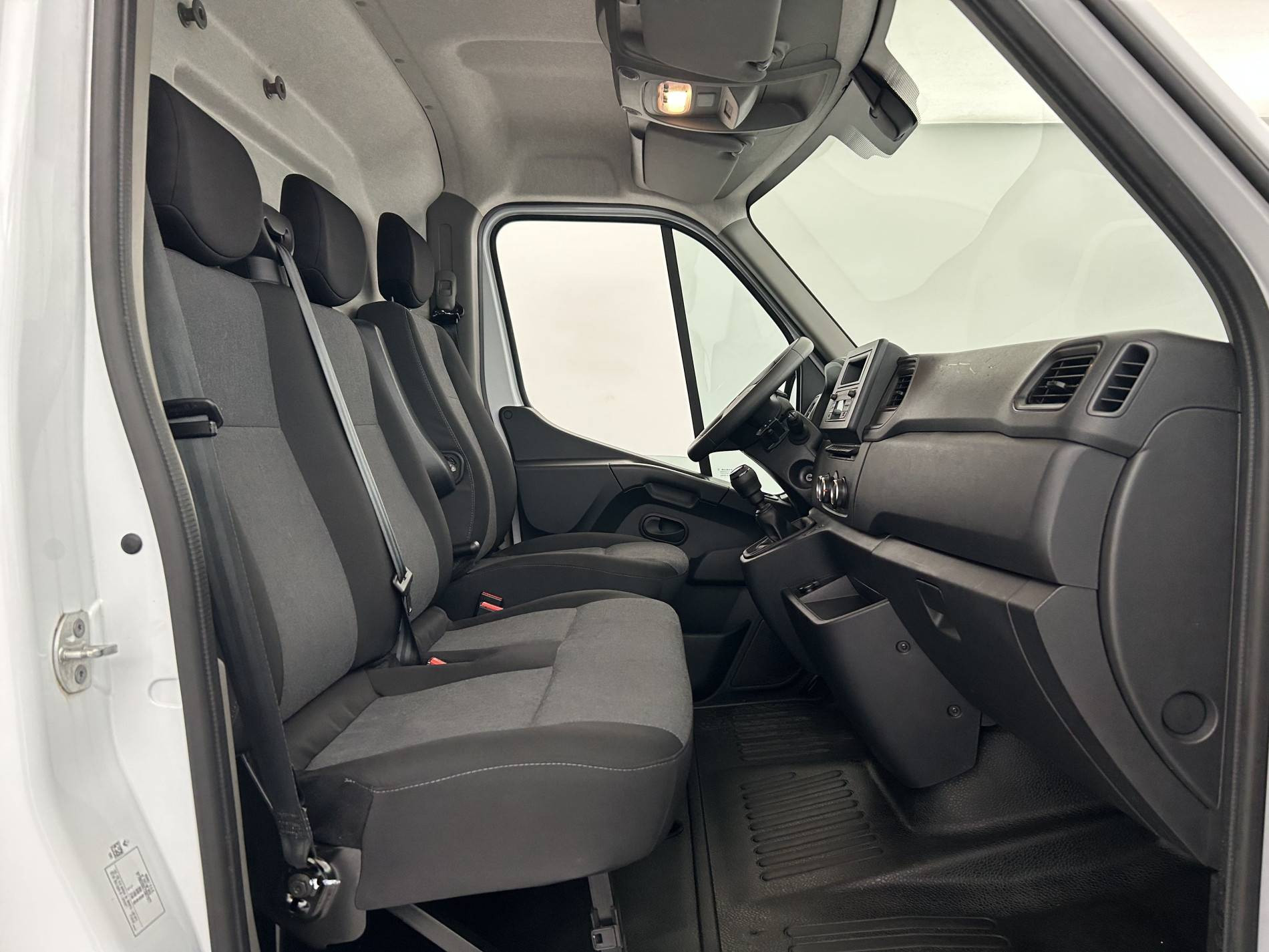 Vente en ligne Renault Master Fourgon MASTER FGN TRAC F3500 L3H3 BLUE DCI 135 au prix de 23 500 €