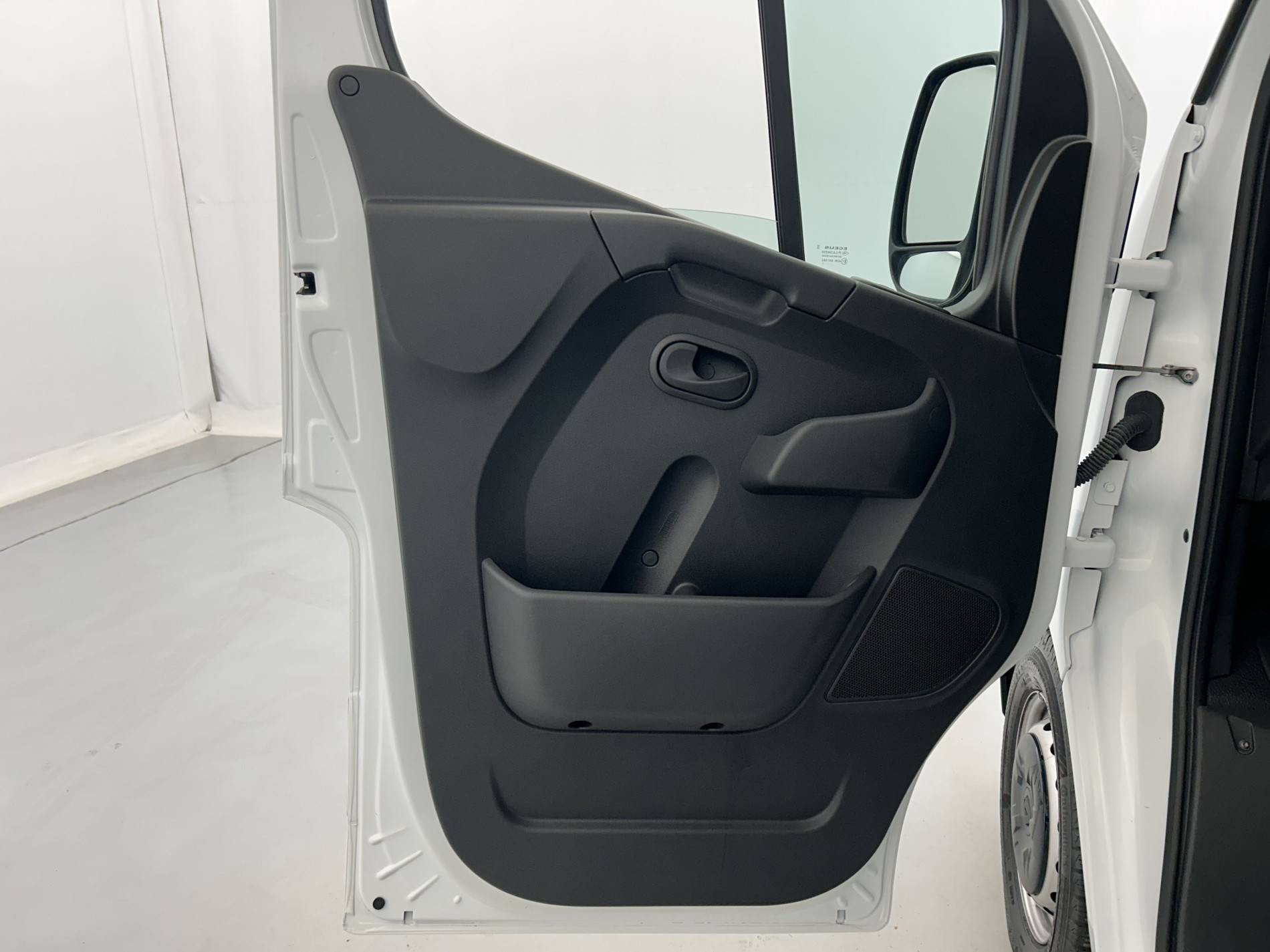 Vente en ligne Renault Master Fourgon MASTER FGN TRAC F3500 L3H3 BLUE DCI 135 au prix de 23 500 €