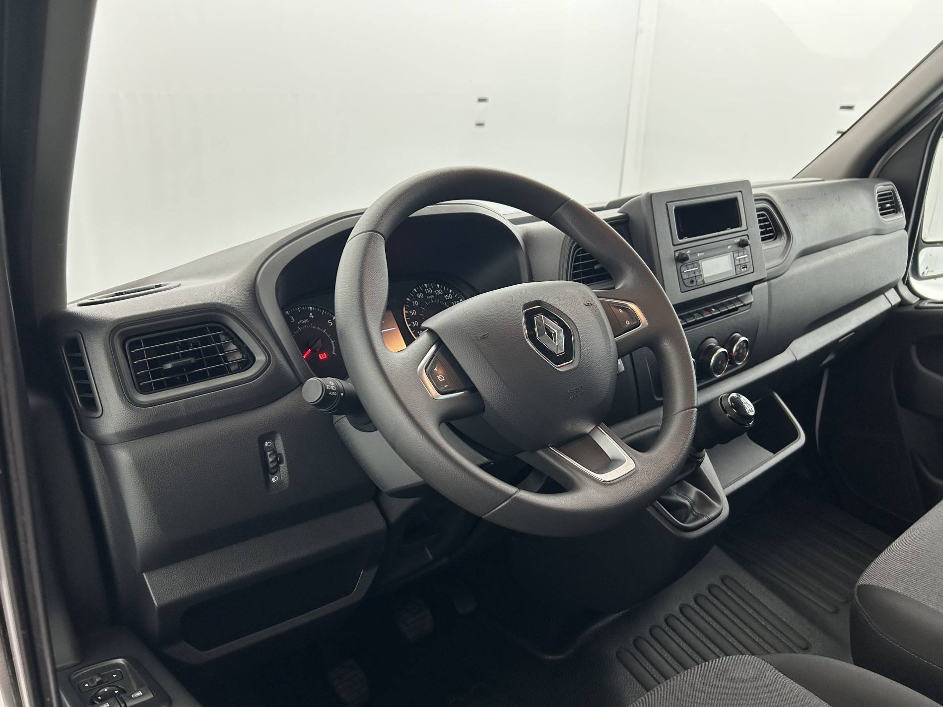 Vente en ligne Renault Master Fourgon MASTER FGN TRAC F3500 L3H3 BLUE DCI 135 au prix de 23 500 €