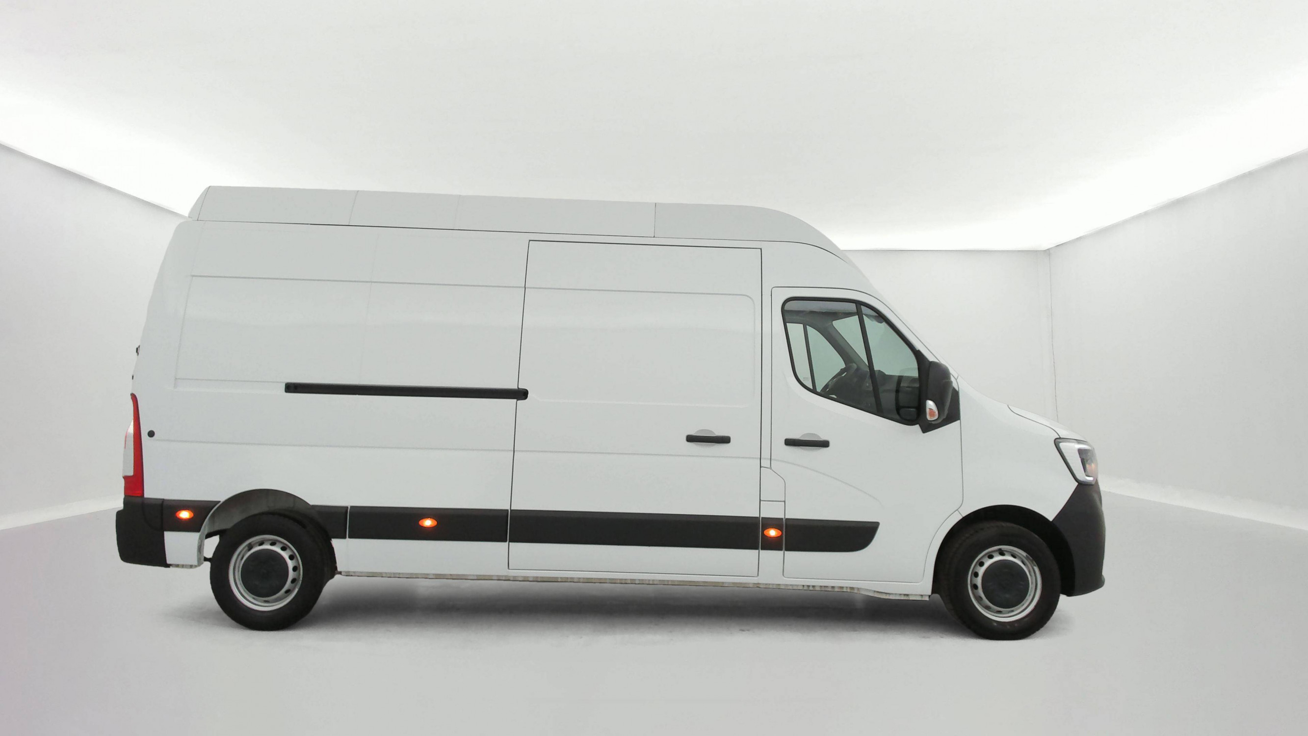 Vente en ligne Renault Master Fourgon MASTER FGN TRAC F3500 L3H3 BLUE DCI 135 au prix de 23 500 €