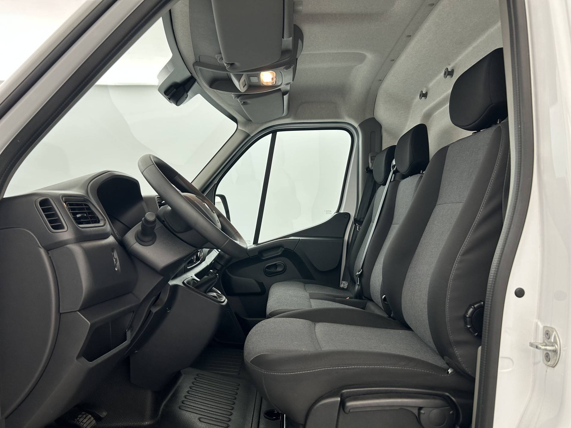Vente en ligne Renault Master Fourgon MASTER FGN TRAC F3500 L3H3 BLUE DCI 135 au prix de 23 500 €