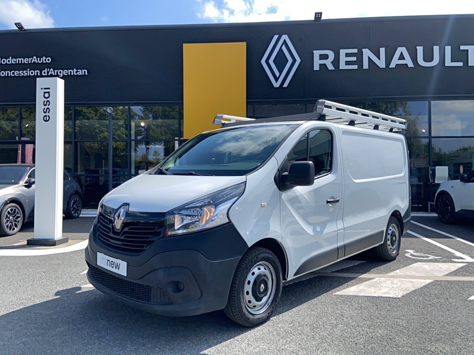 Renault Trafic 3 Fourgon TRAFIC FGN L1H1 1000 KG DCI 95 E6 occasion de 2016 en vente à Argentan
