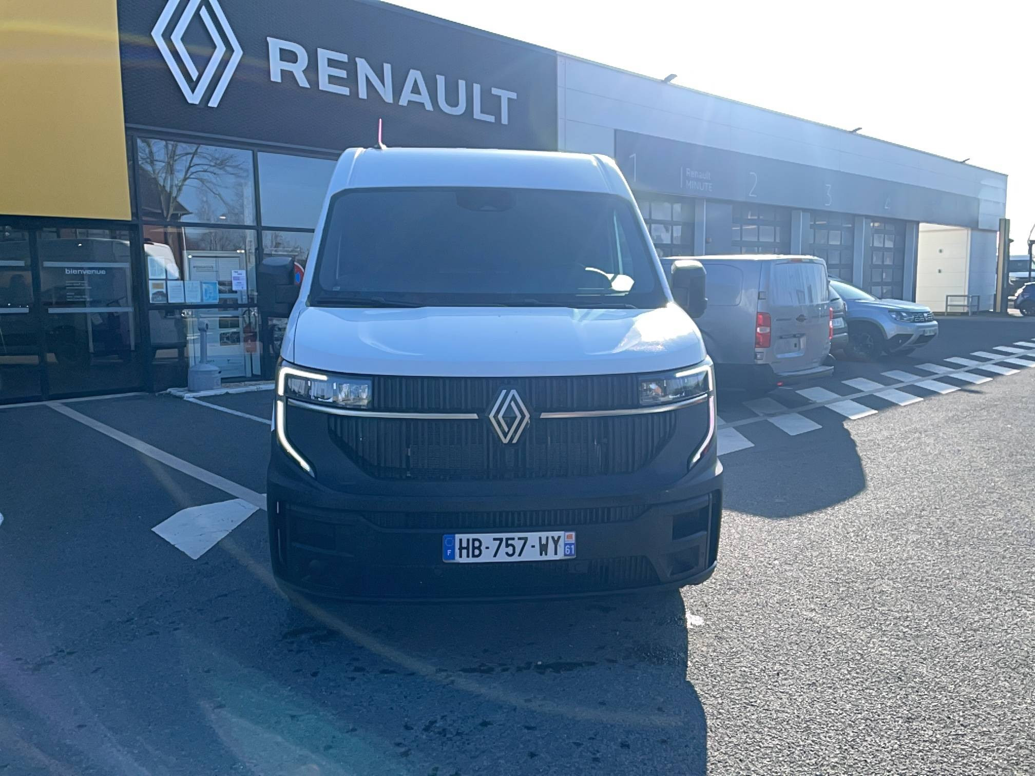 Vente en ligne Renault Master E-Tech MASTER ELECTRIQUE FG GRANDE AUTONOMIE L2H2 3T5 au prix de 44 990 €