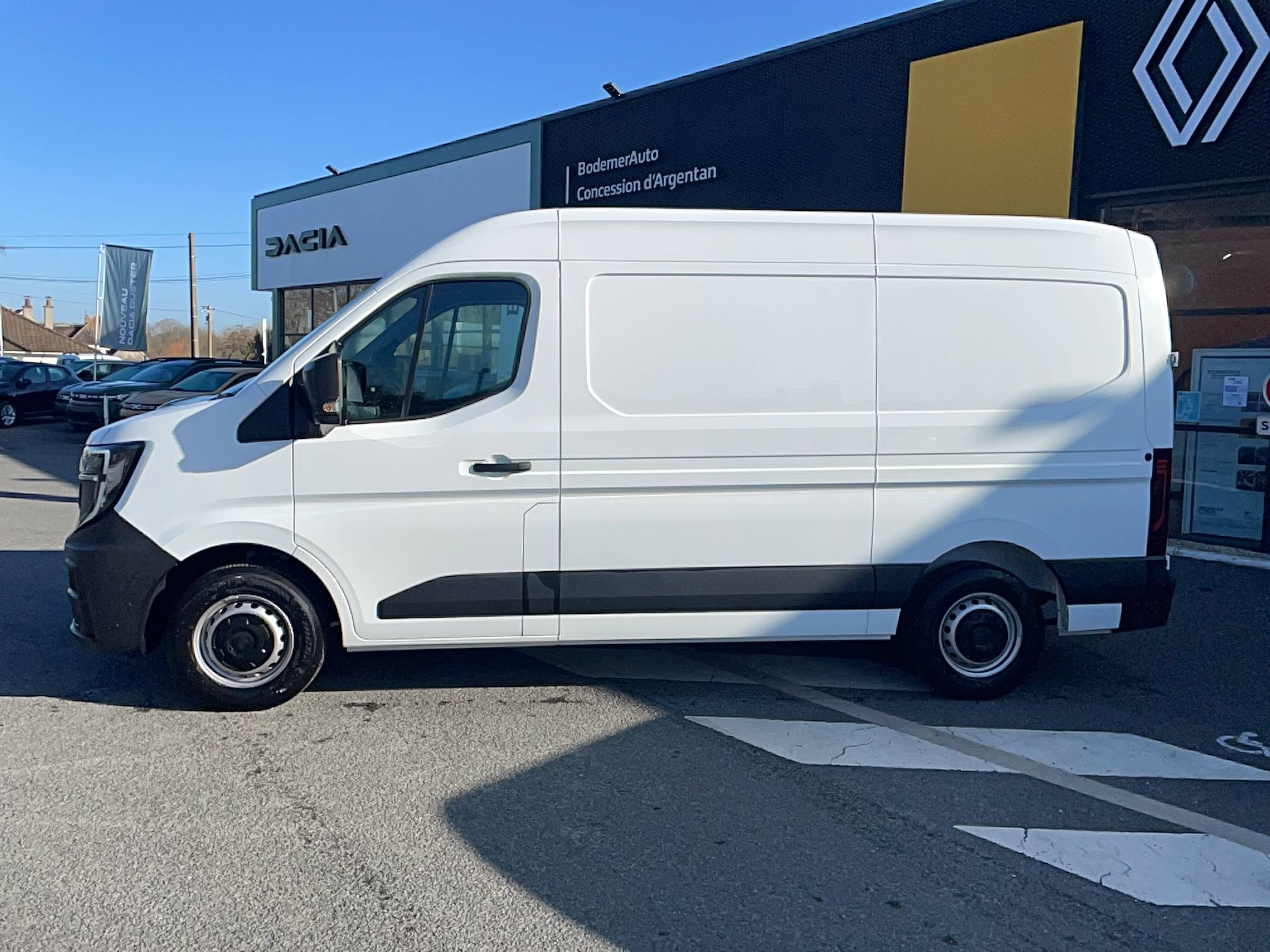 Vente en ligne Renault Master E-Tech MASTER ELECTRIQUE FG GRANDE AUTONOMIE L2H2 3T5 au prix de 44 990 €